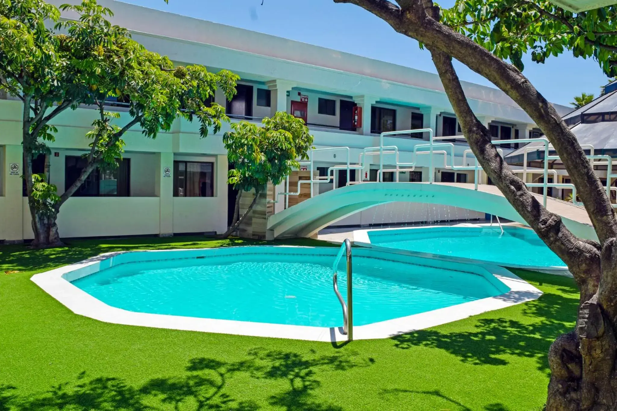 Swimming pool, Property Building in Hotel Fiesta Tijuana