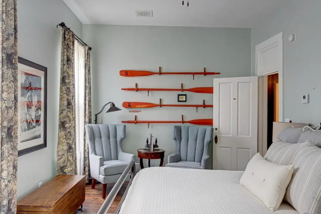 Bed in Historic Birch Lodge and Motel Bed in Historic Birch Lodge and Motel