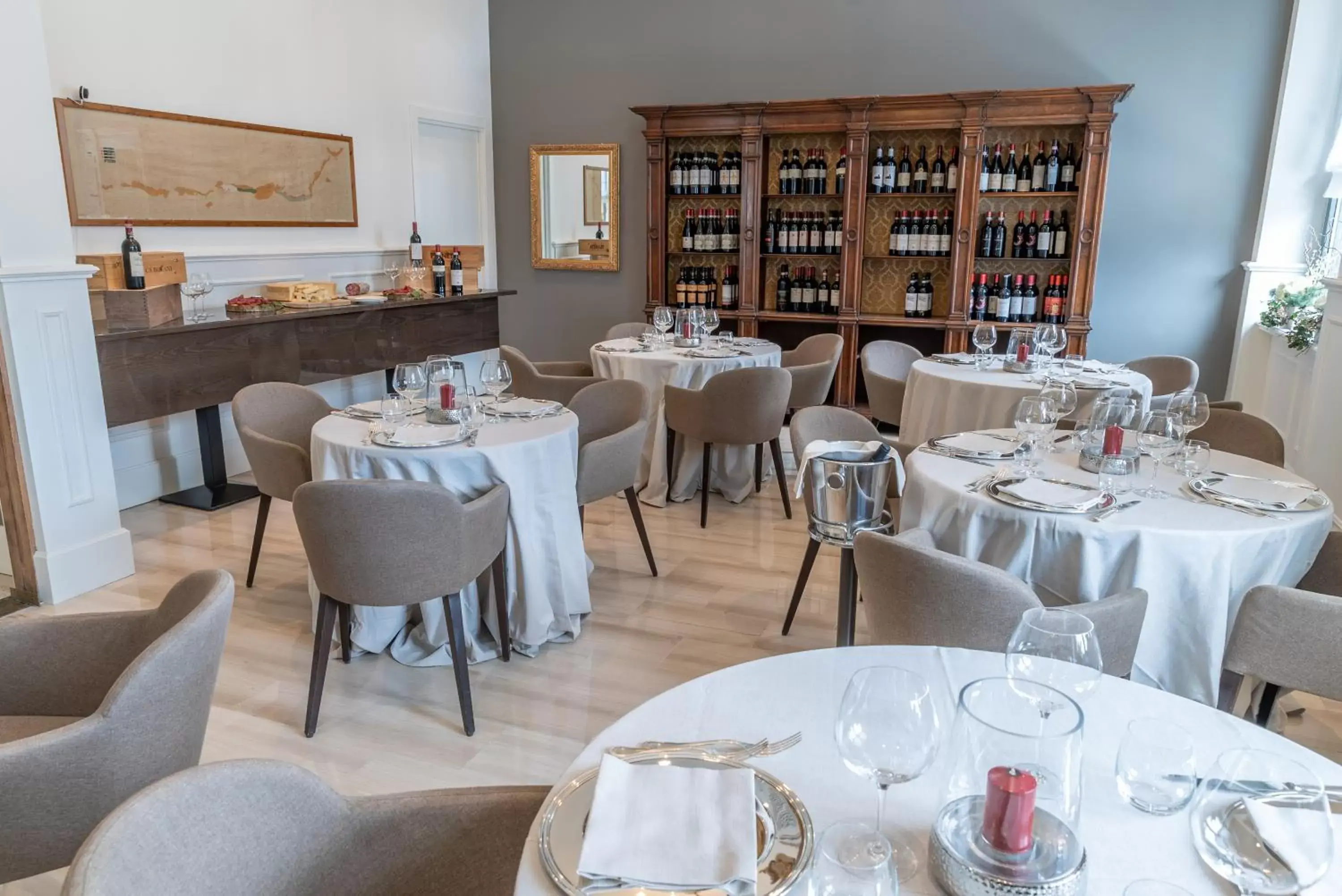 Restaurant/Places to Eat in Cristallo Club
