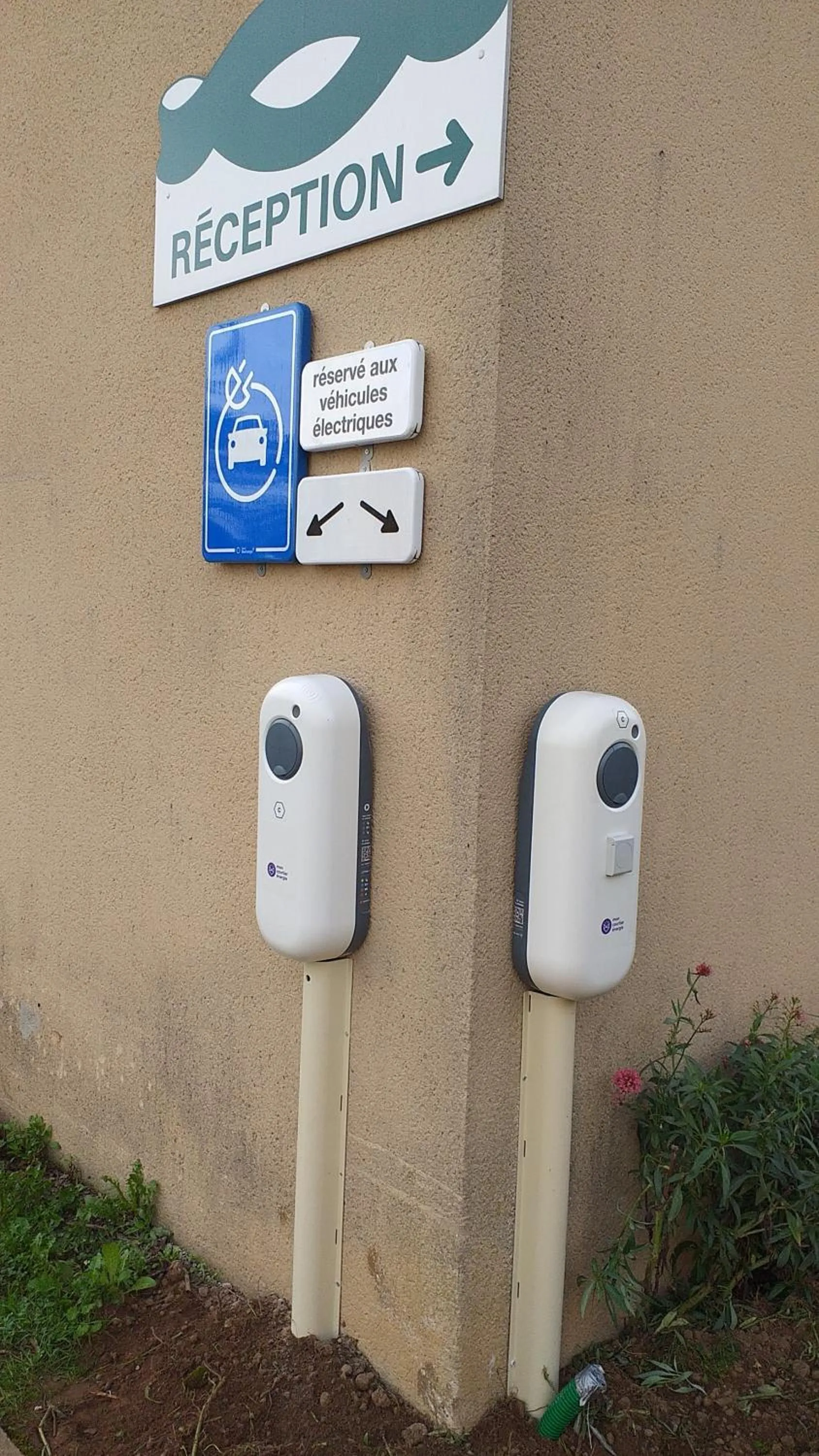 Parking in Logis Hôtel Restaurant Du Lion D'argent Et Des Tanneries