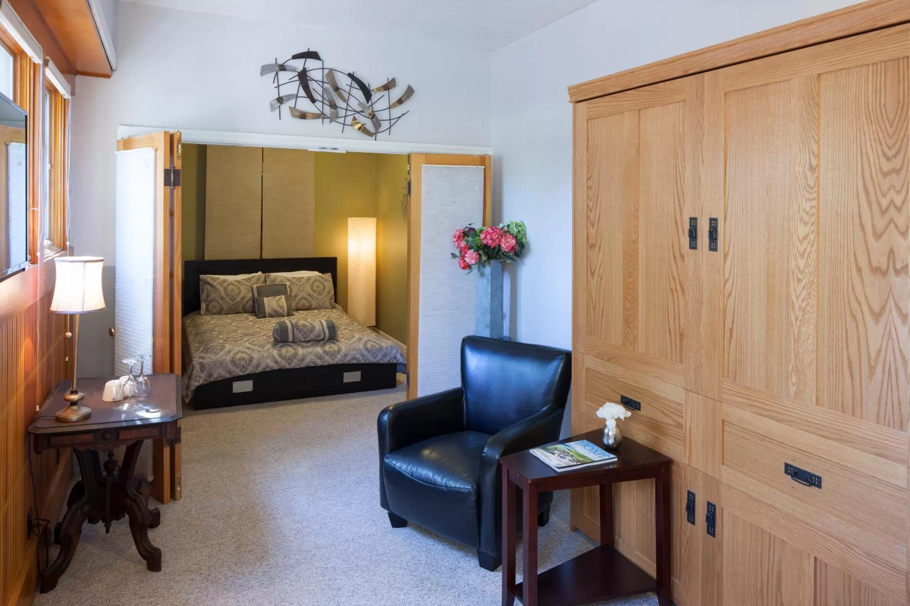 One-Bedroom Cottage in Henderson Castle Inn