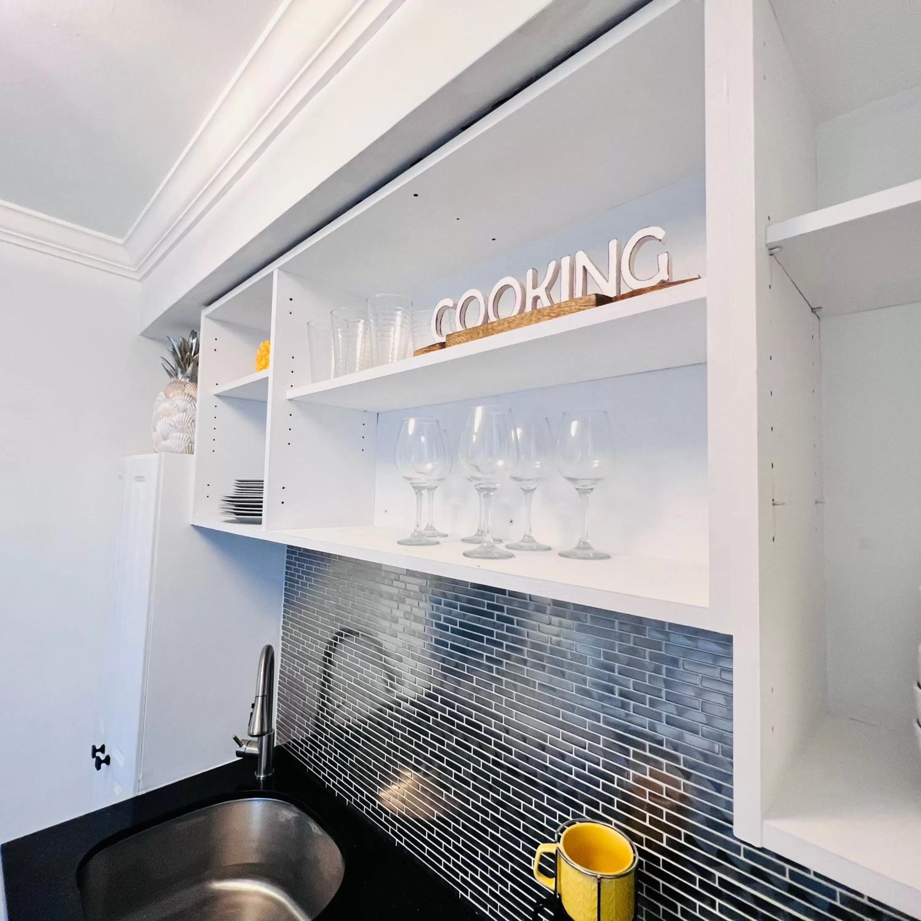 Kitchen or kitchenette in CocoBay 2BR Condos Near Beach, Galleria Mall, Wilton Manors, Cruise Port