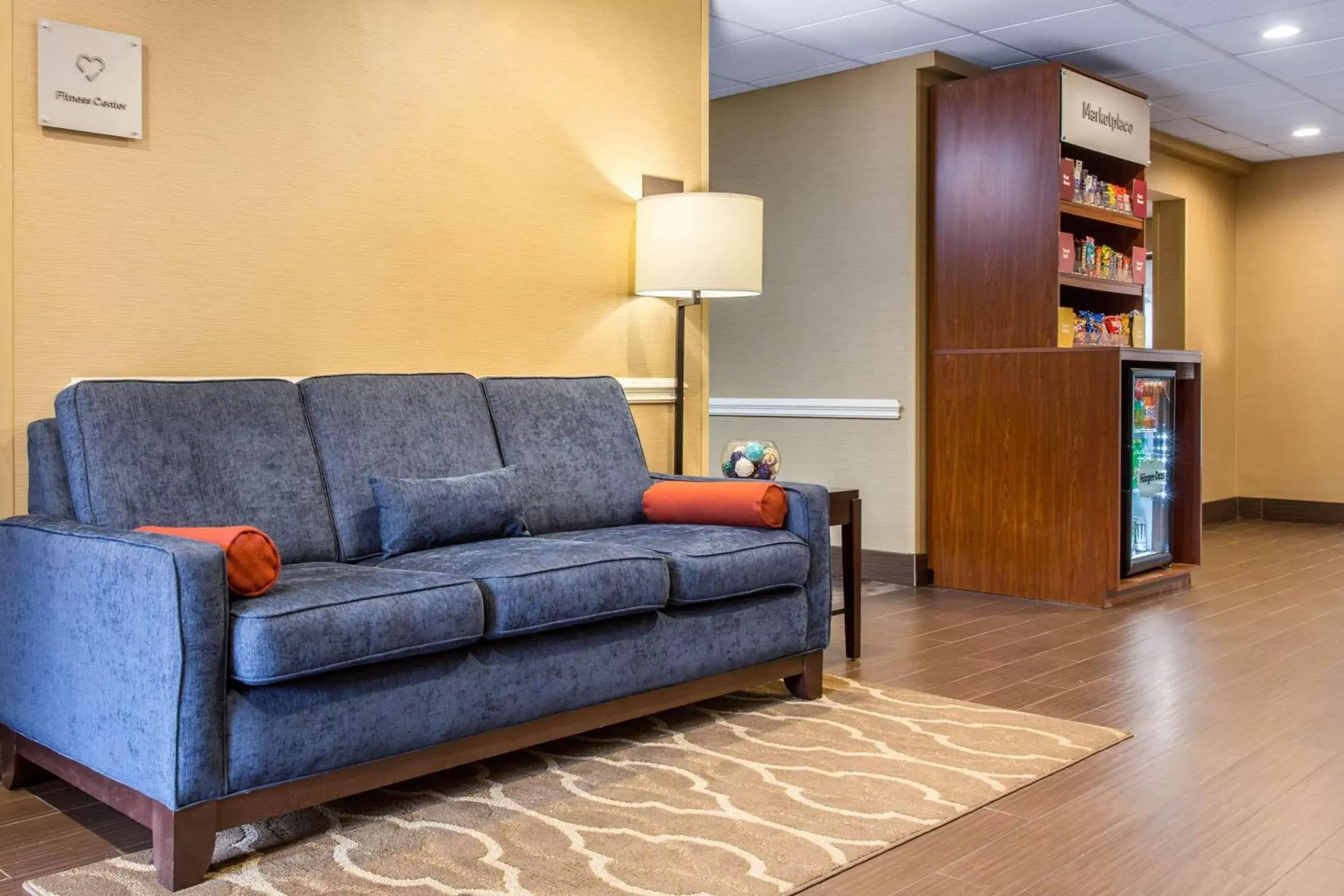 Lobby or reception, Seating Area in Comfort Suites Wilmington near Downtown