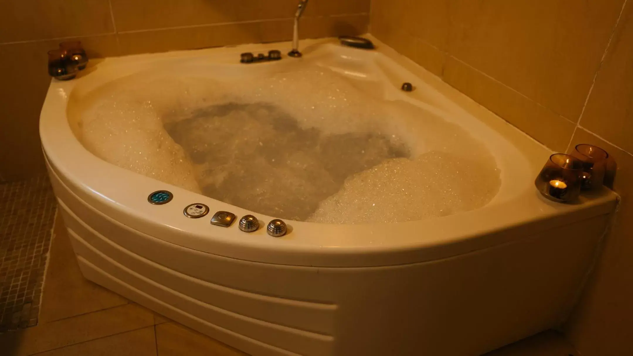 Hot Tub in Hospedería Ballesteros