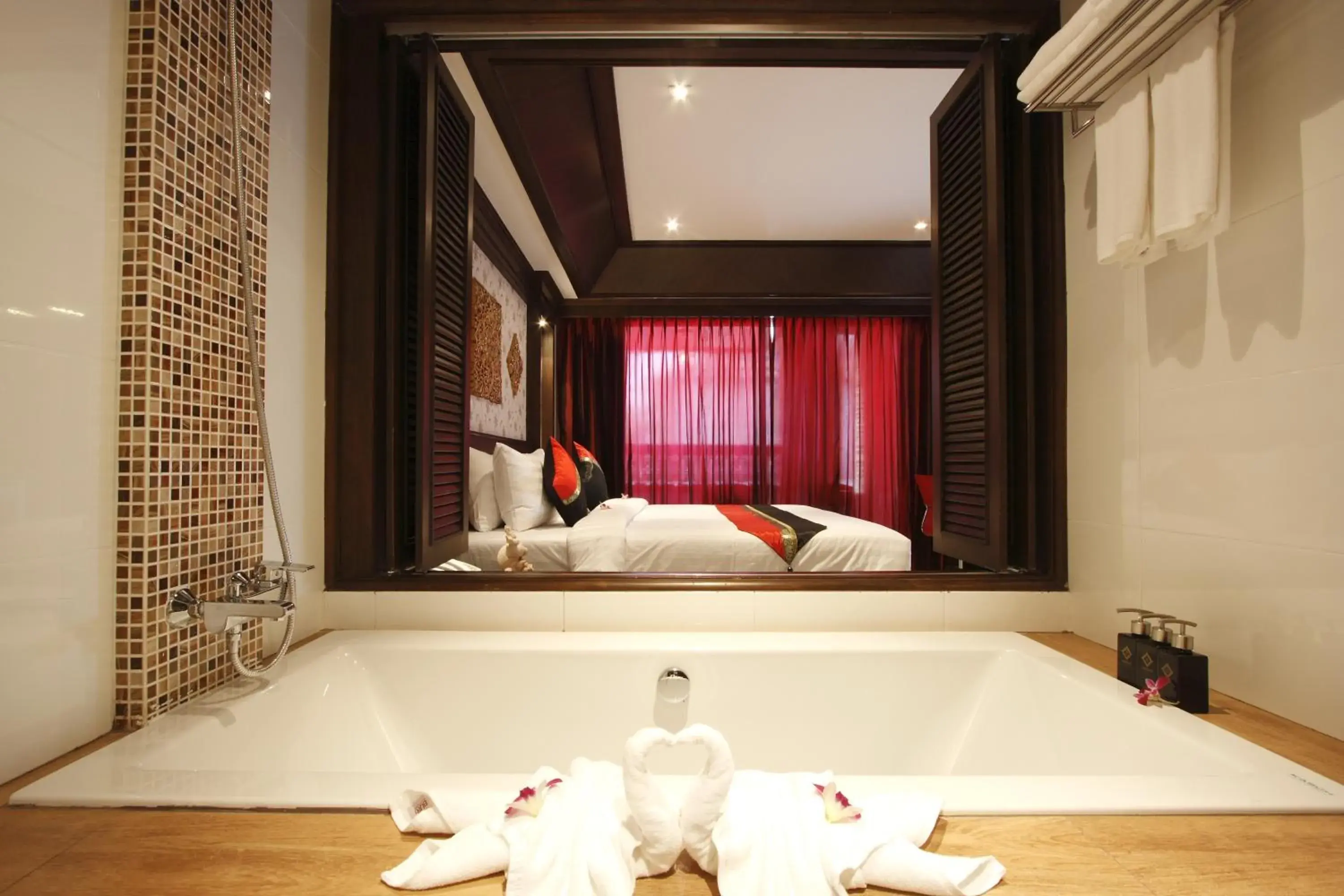 Bathroom in Rayaburi Hotel, Patong