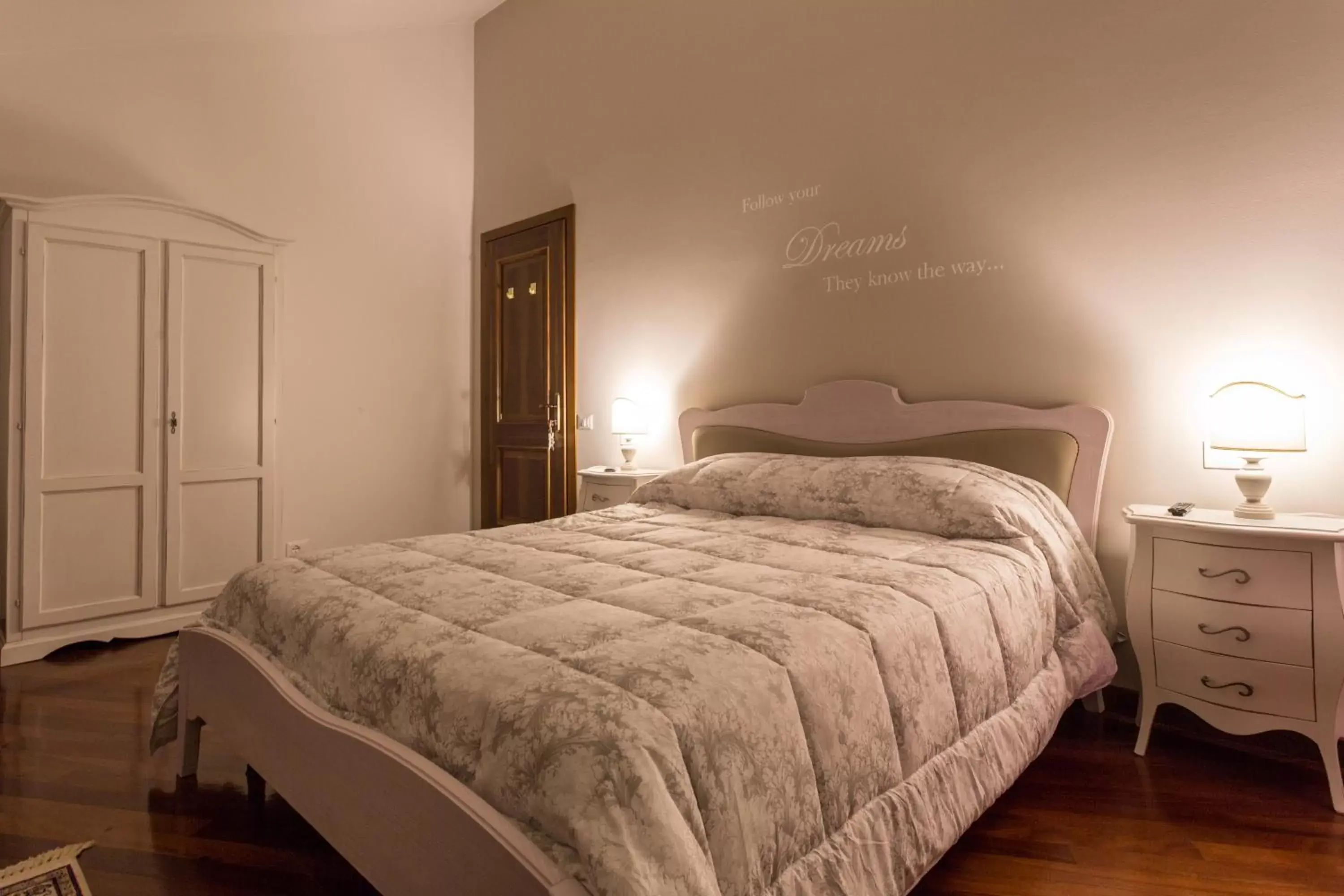 Photo of the whole room, Bed in La Dimora di Lara B&B
