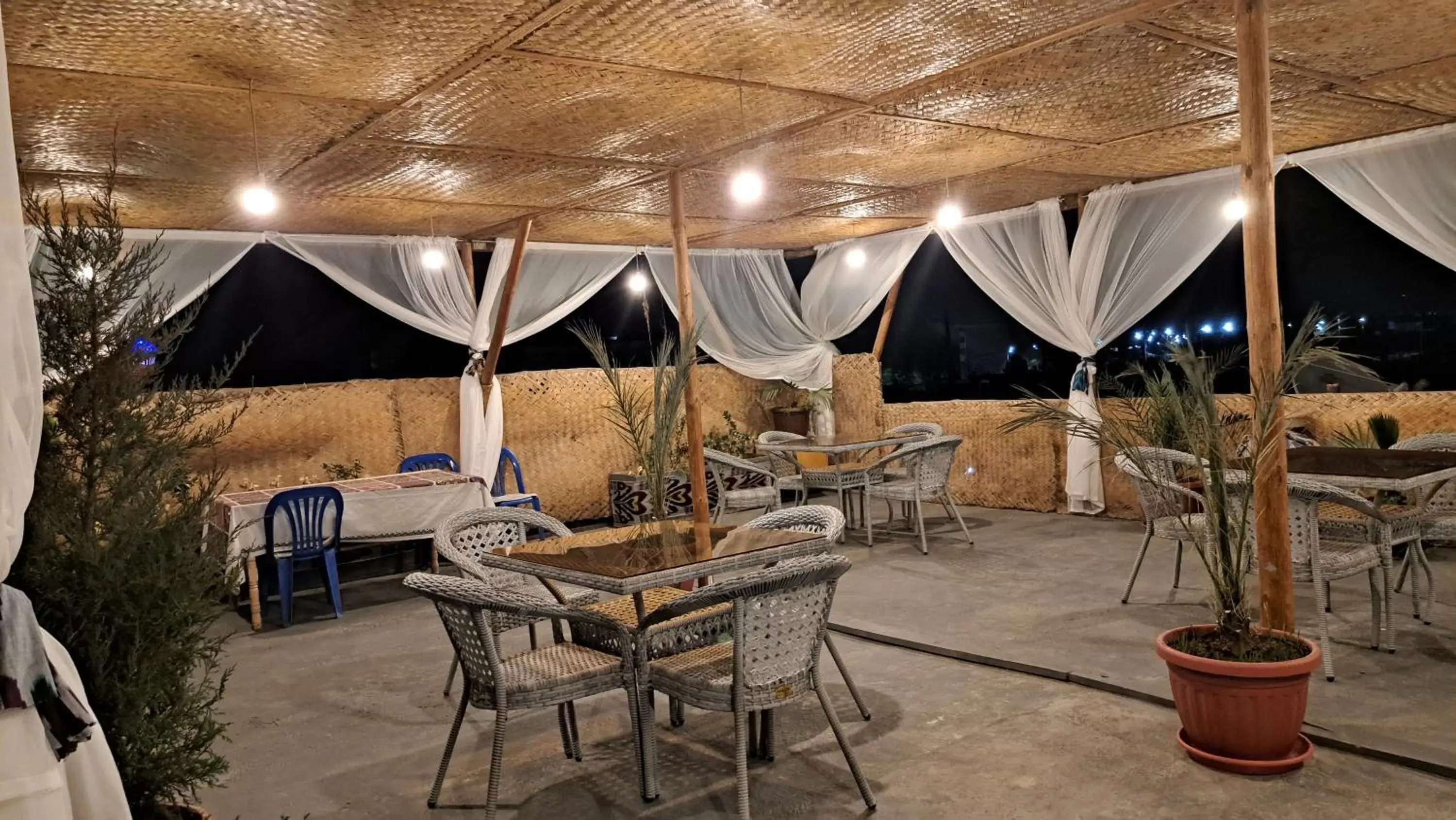 Restaurant/Places to Eat in Naqshband Restaurant/Places to Eat in Naqshband