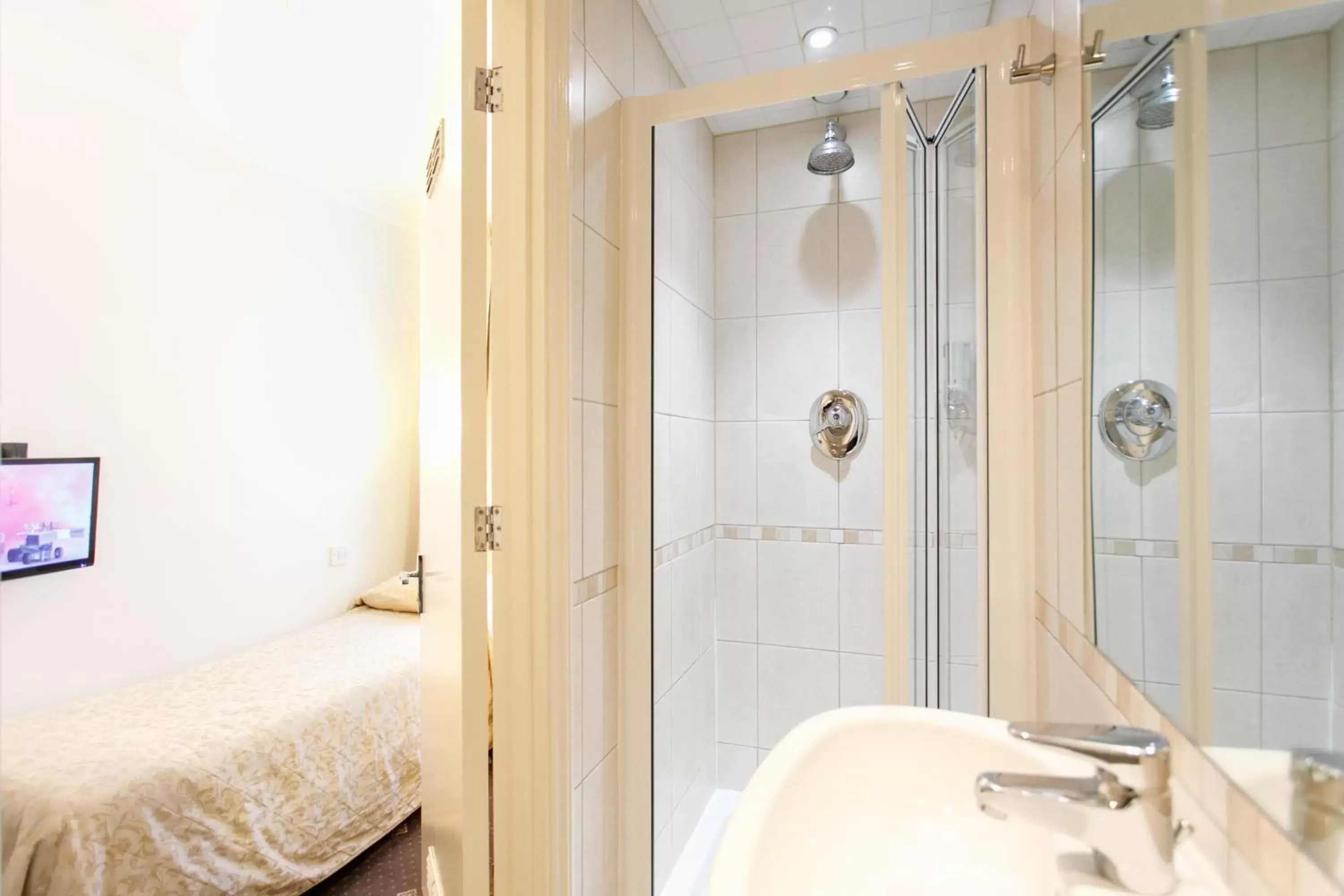 Bathroom in Jesmond Hotel