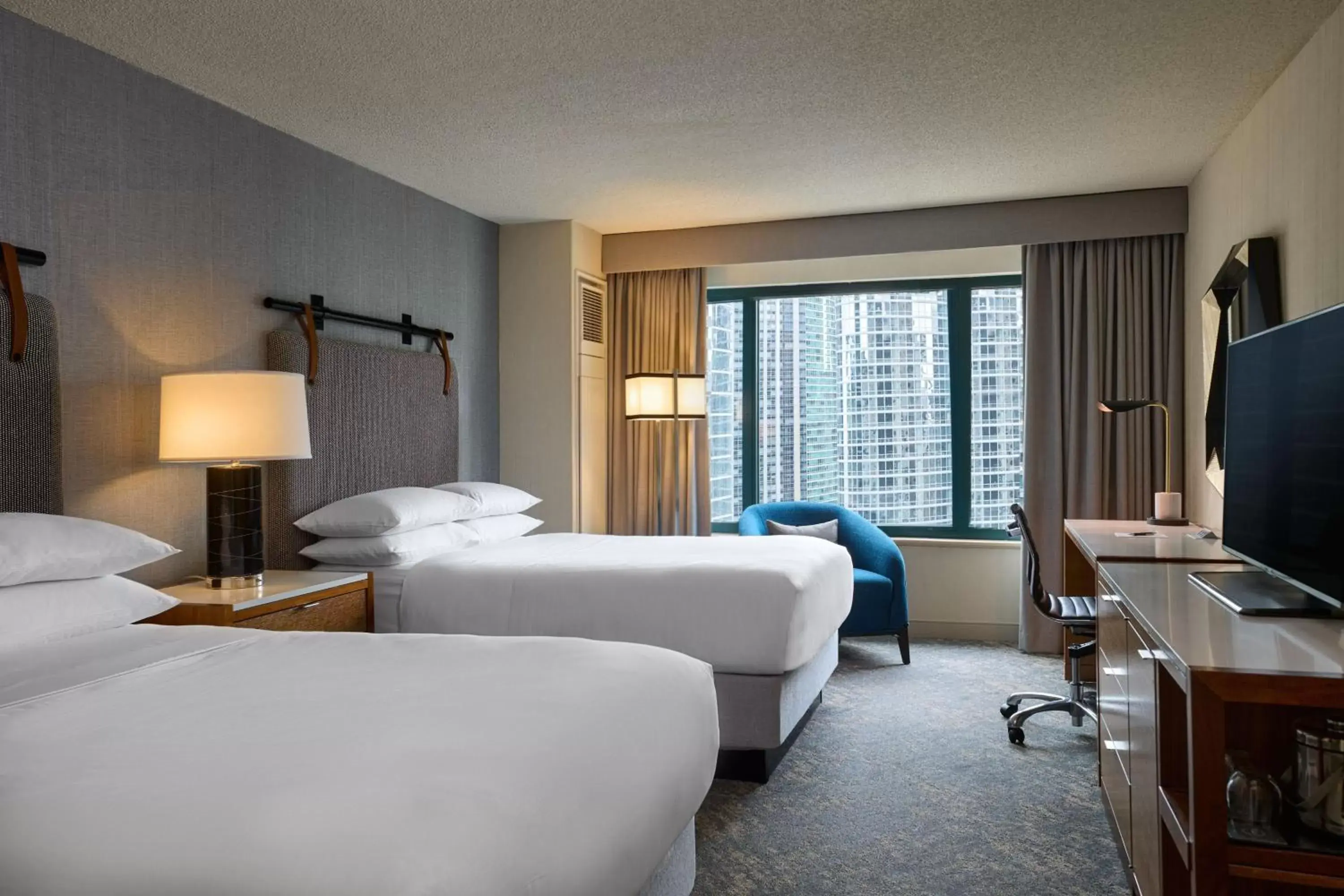 Double Room with Two Double Beds and Roll-n Shower - Mobility and Hearing Accessible in Sheraton Grand Chicago Riverwalk Double Room with Two Double Beds and Roll-n Shower - Mobility and Hearing Accessible in Sheraton Grand Chicago Riverwalk