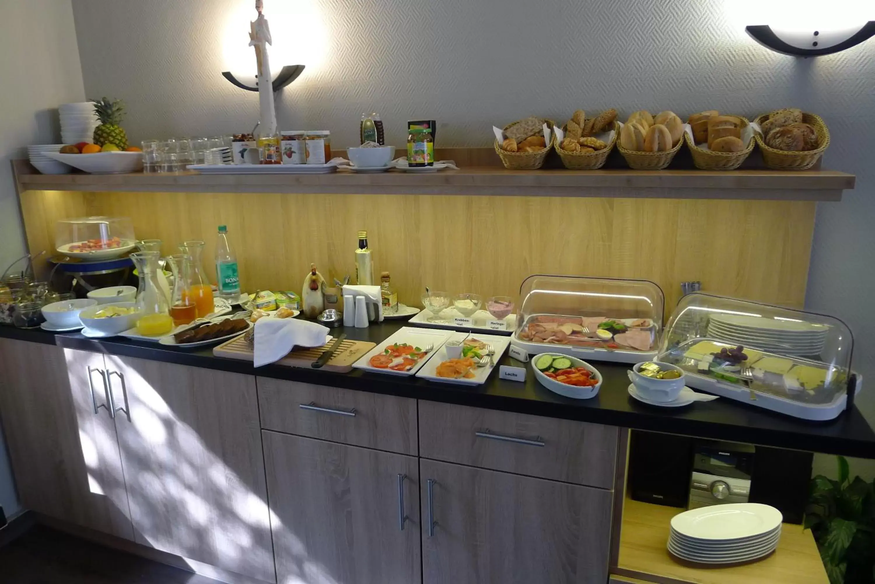 Buffet breakfast in Hotel Mercedes City
