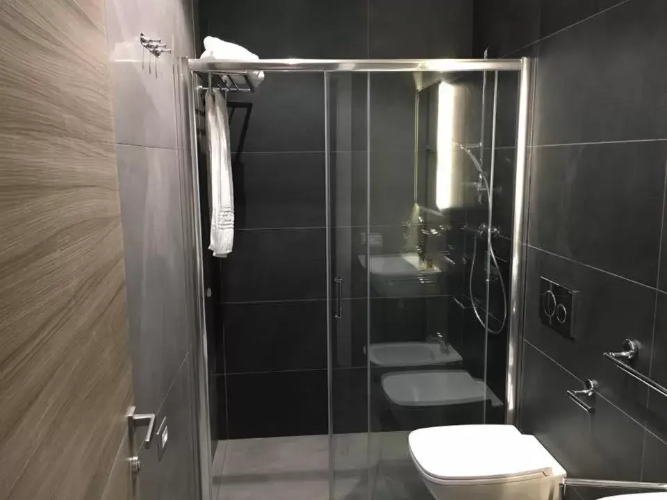 Shower, Bathroom in La Sosta Motel Tavola Calda