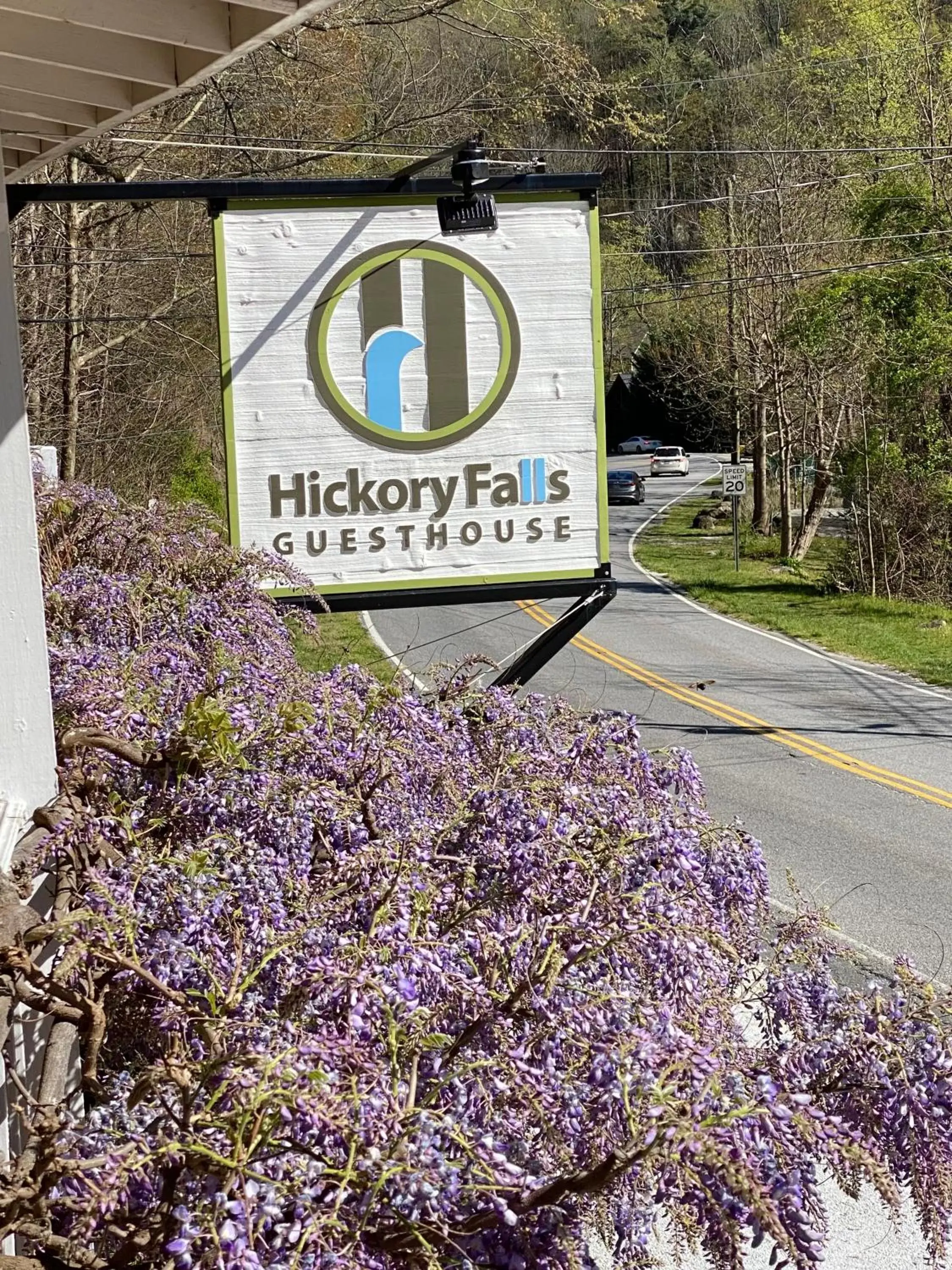 Property Logo/Sign in Hickory Falls Inn