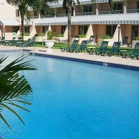 Swimming Pool in Castaways Resort & Suites Grand Bahama Island