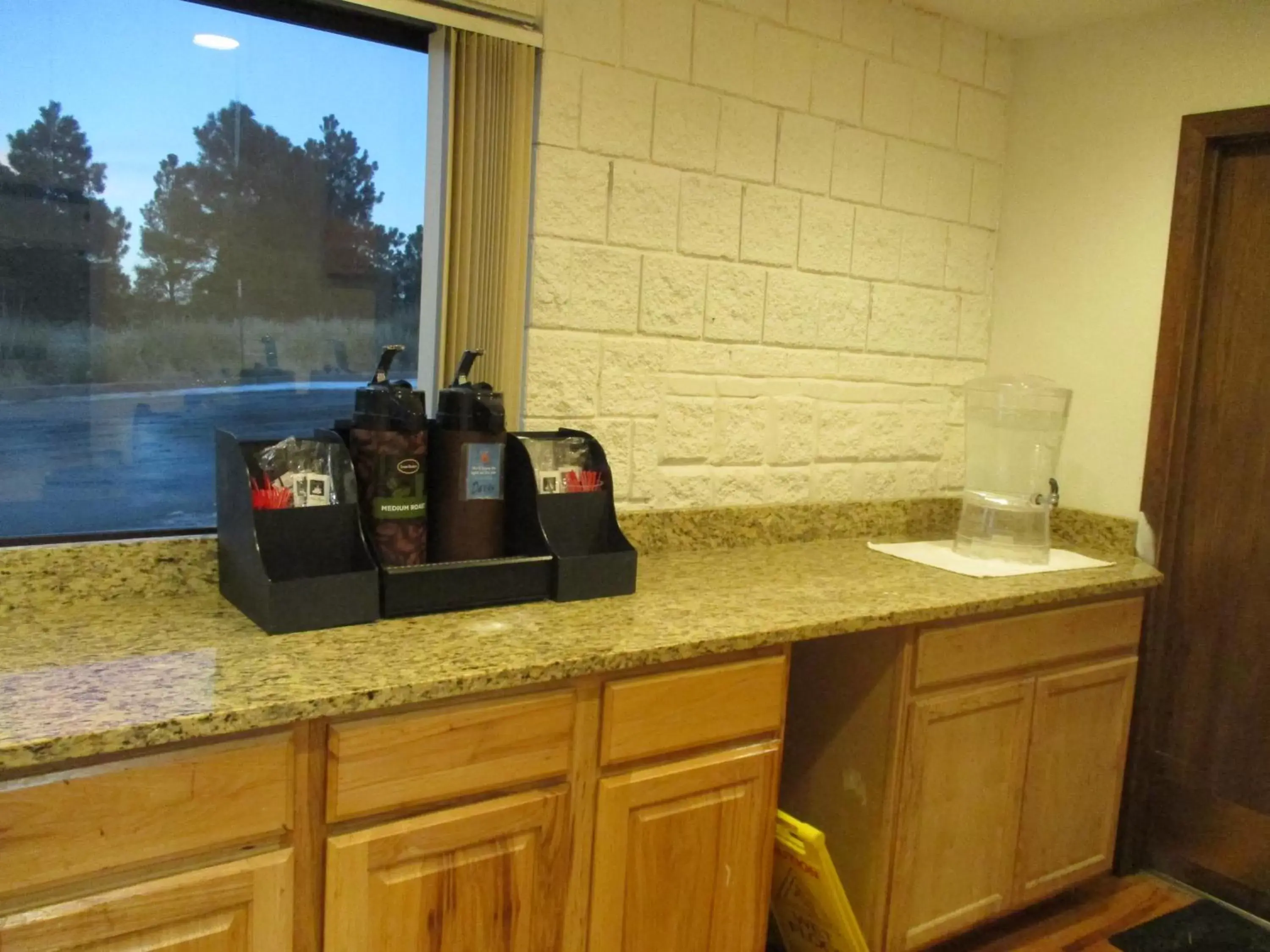 Coffee/tea facilities in Studio 6 Colorado Springs, Colorado - Air Force Academy