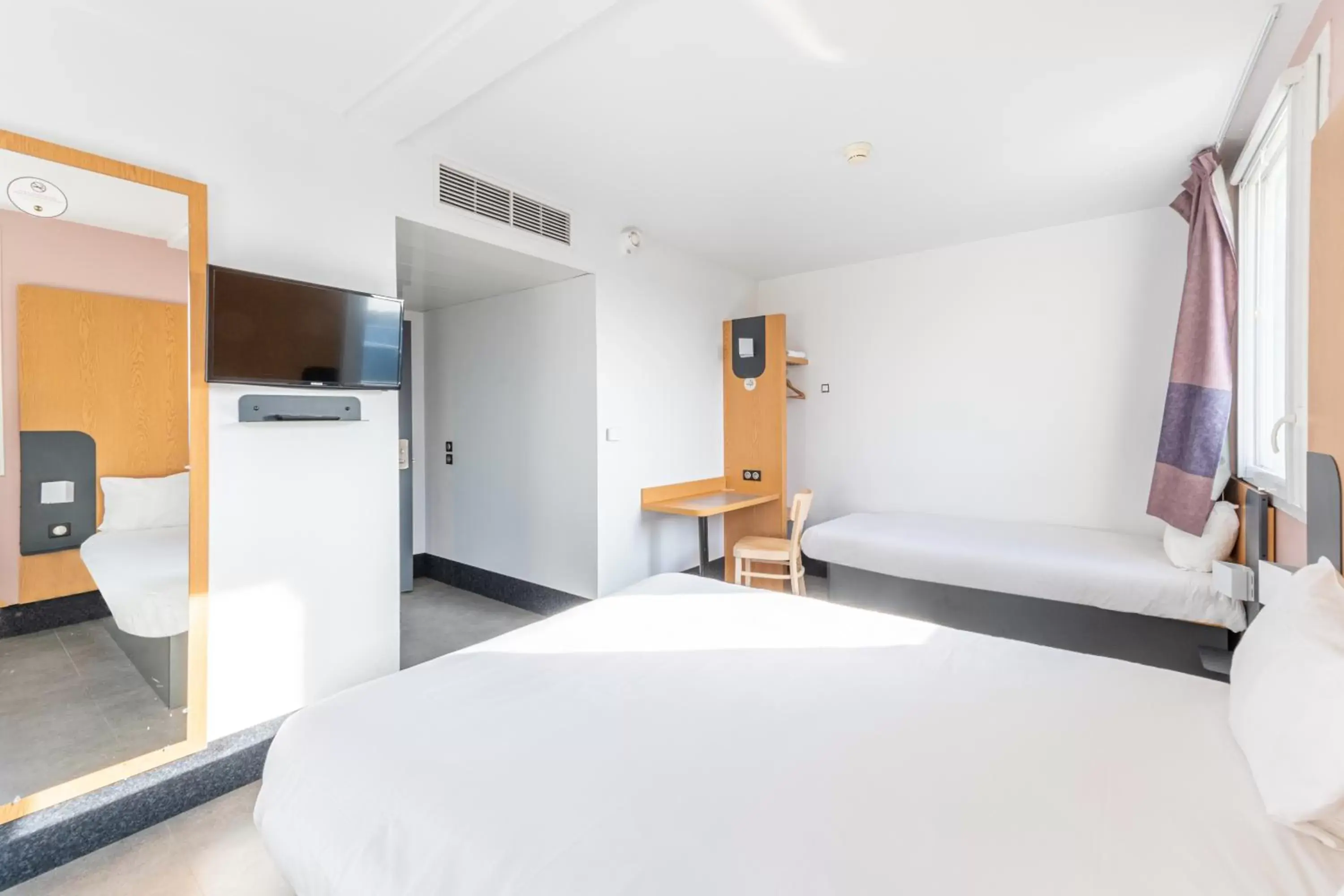 Bedroom, Bed in B&B HOTEL Lieusaint Carré Sénart