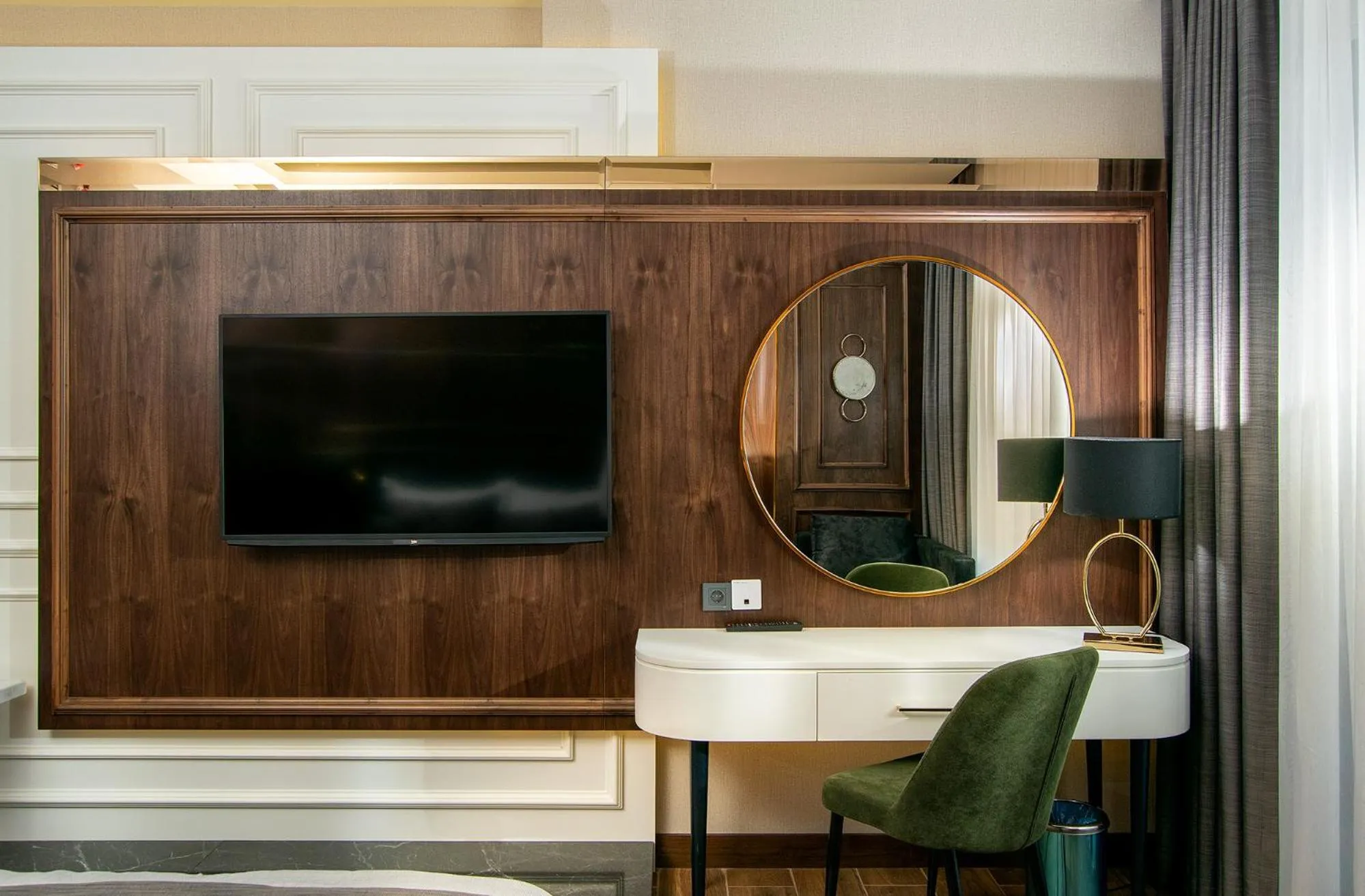 TV and multimedia in TNR Otel & Spa