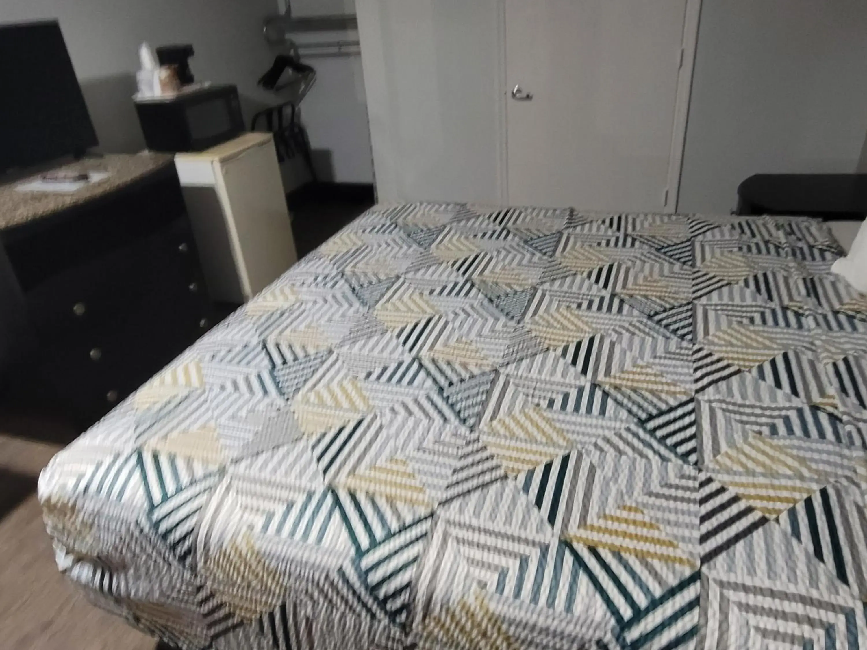 TV and multimedia, Bed in Studio 6 Suites Hinesville, GA TV and multimedia, Bed in Studio 6 Suites Hinesville, GA