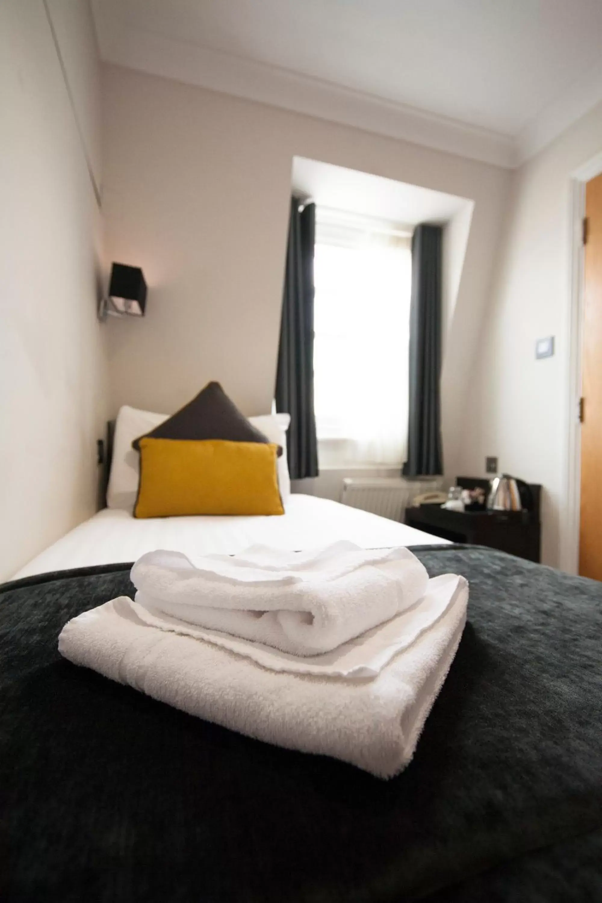 Single Room with Private Bathroom in St George's Inn Victoria
