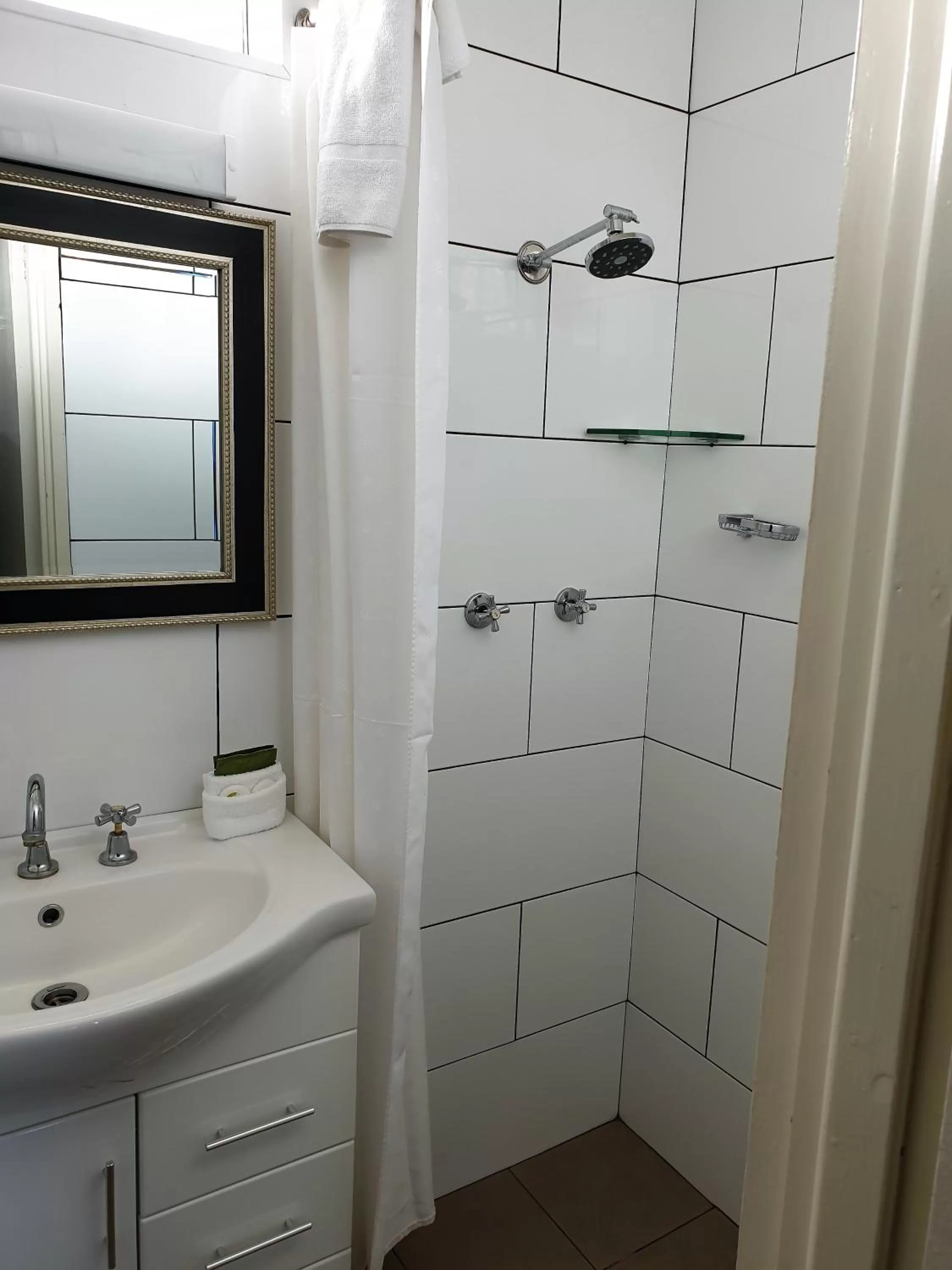 Bathroom in Best Western Endeavour Motel