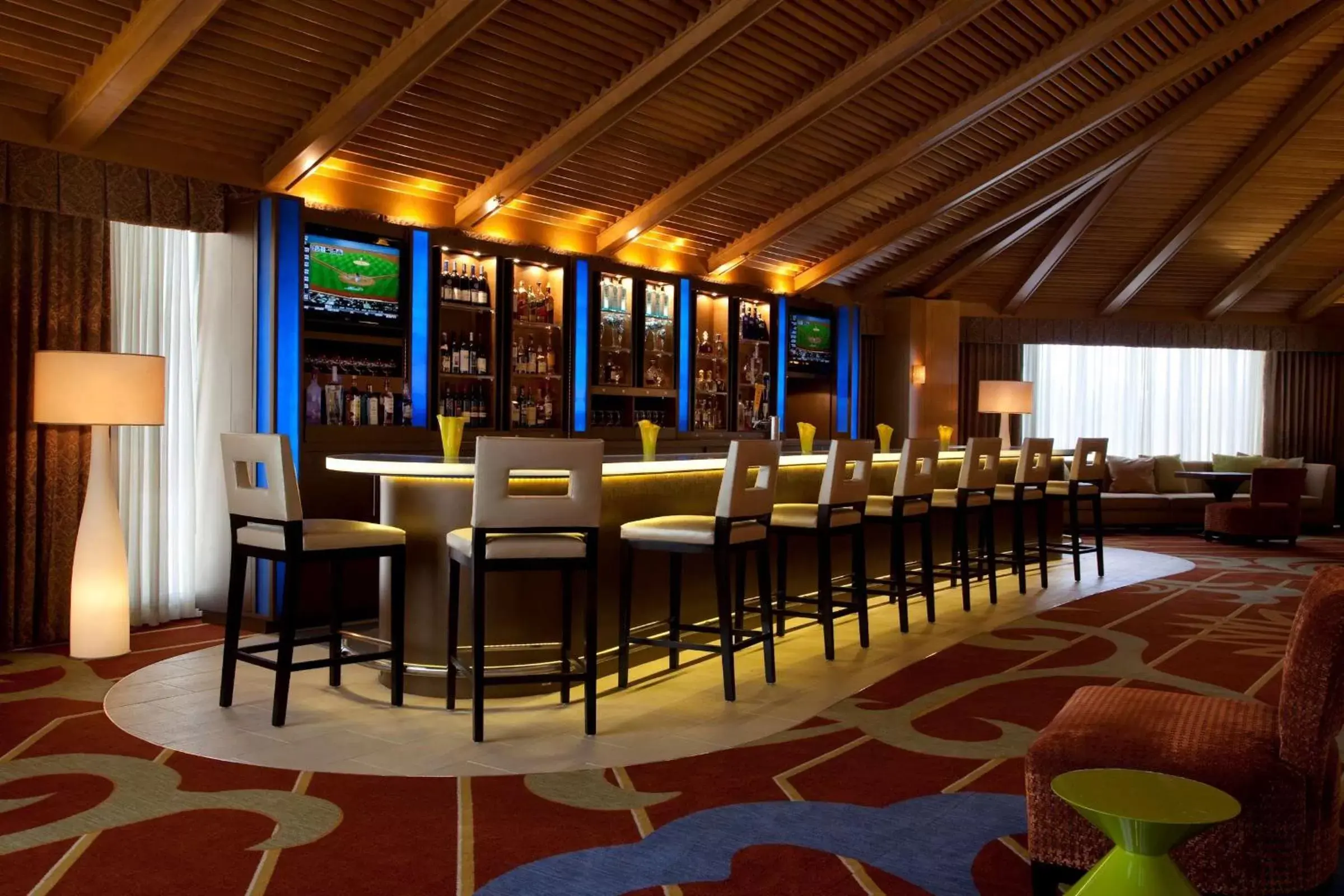 Lounge or bar in DoubleTree by Hilton Hotel Houston Greenway Plaza