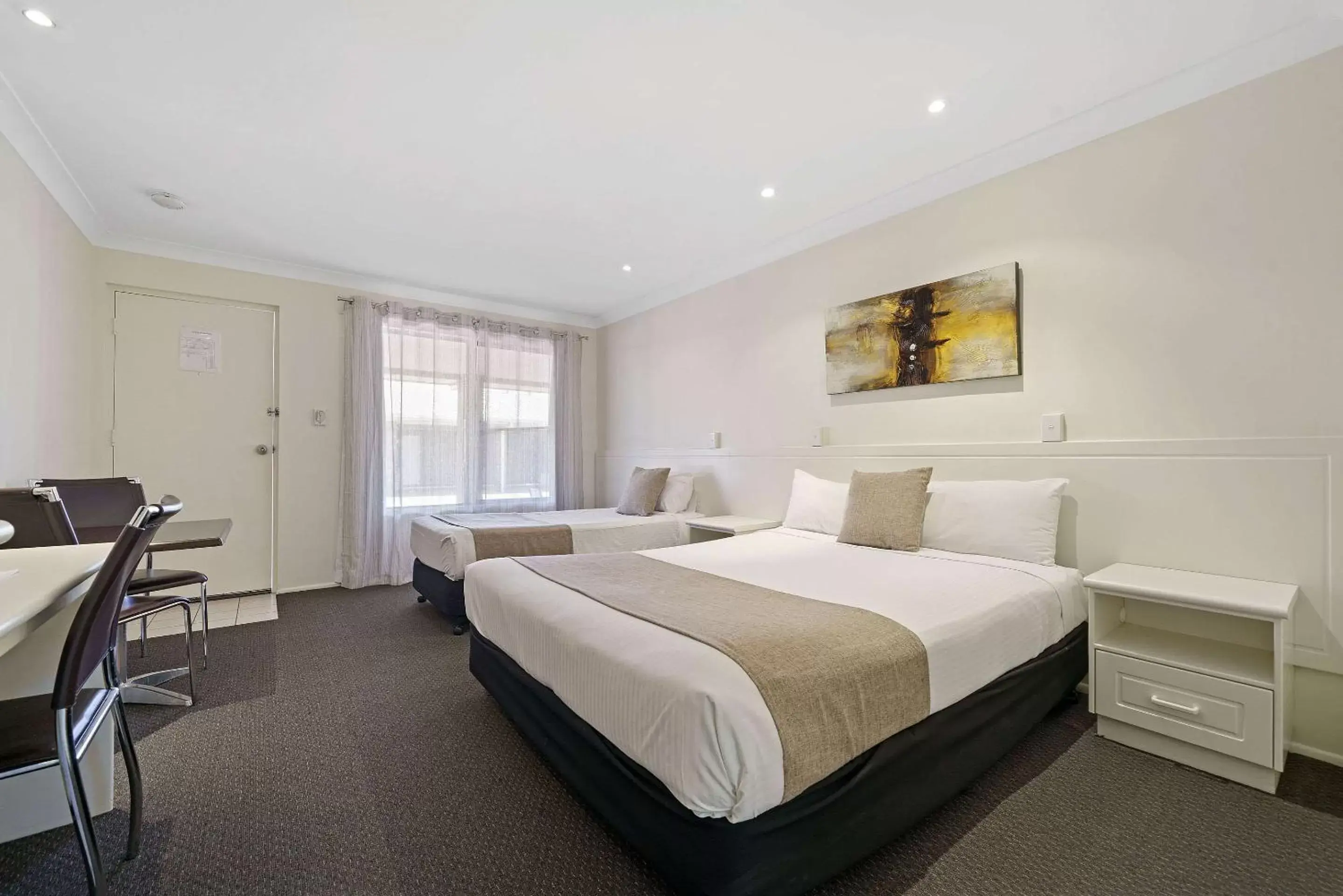 Photo of the whole room in Comfort Inn Glenfield