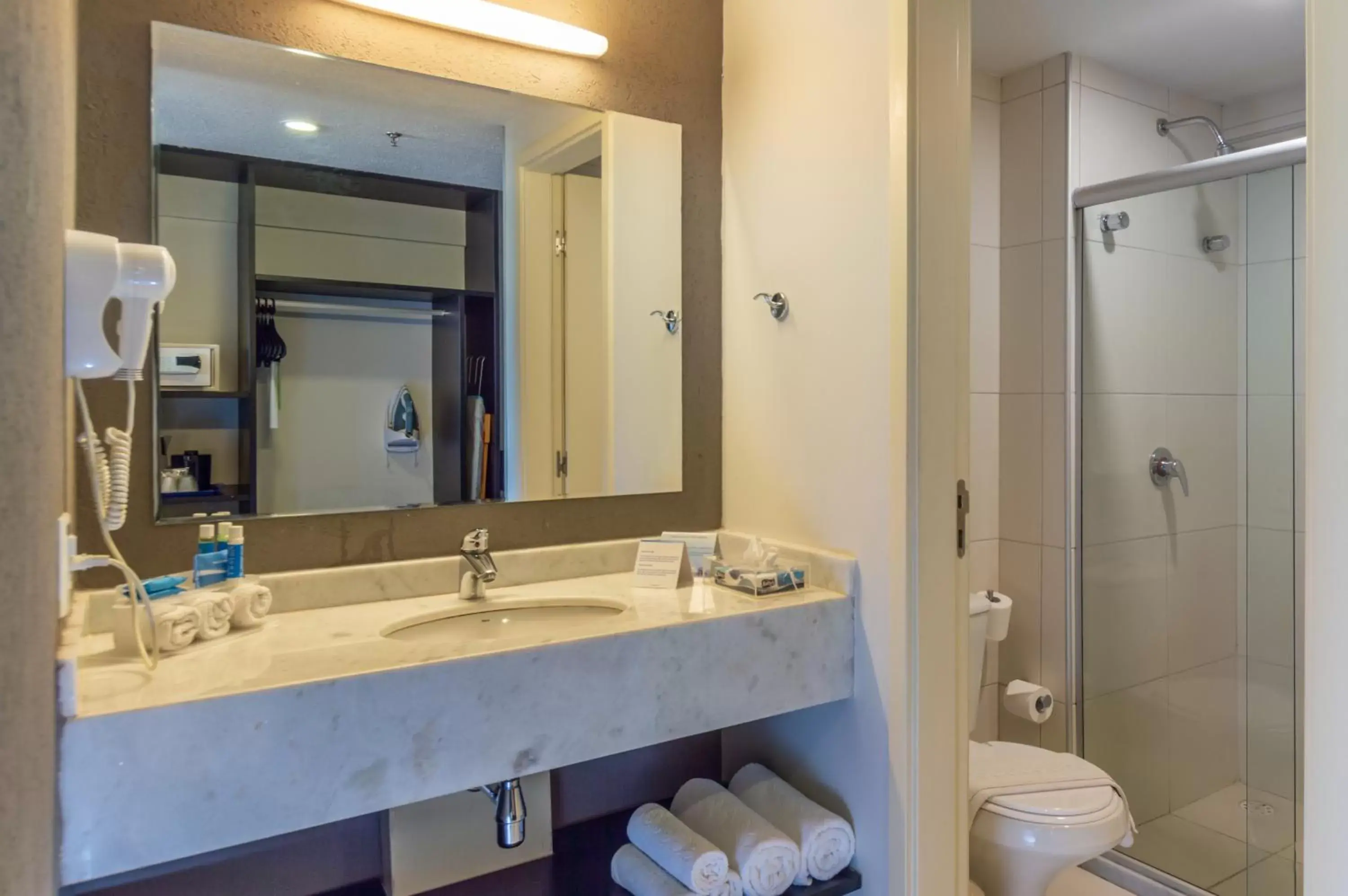 Bathroom in Holiday Inn Express Maceió, an IHG Hotel