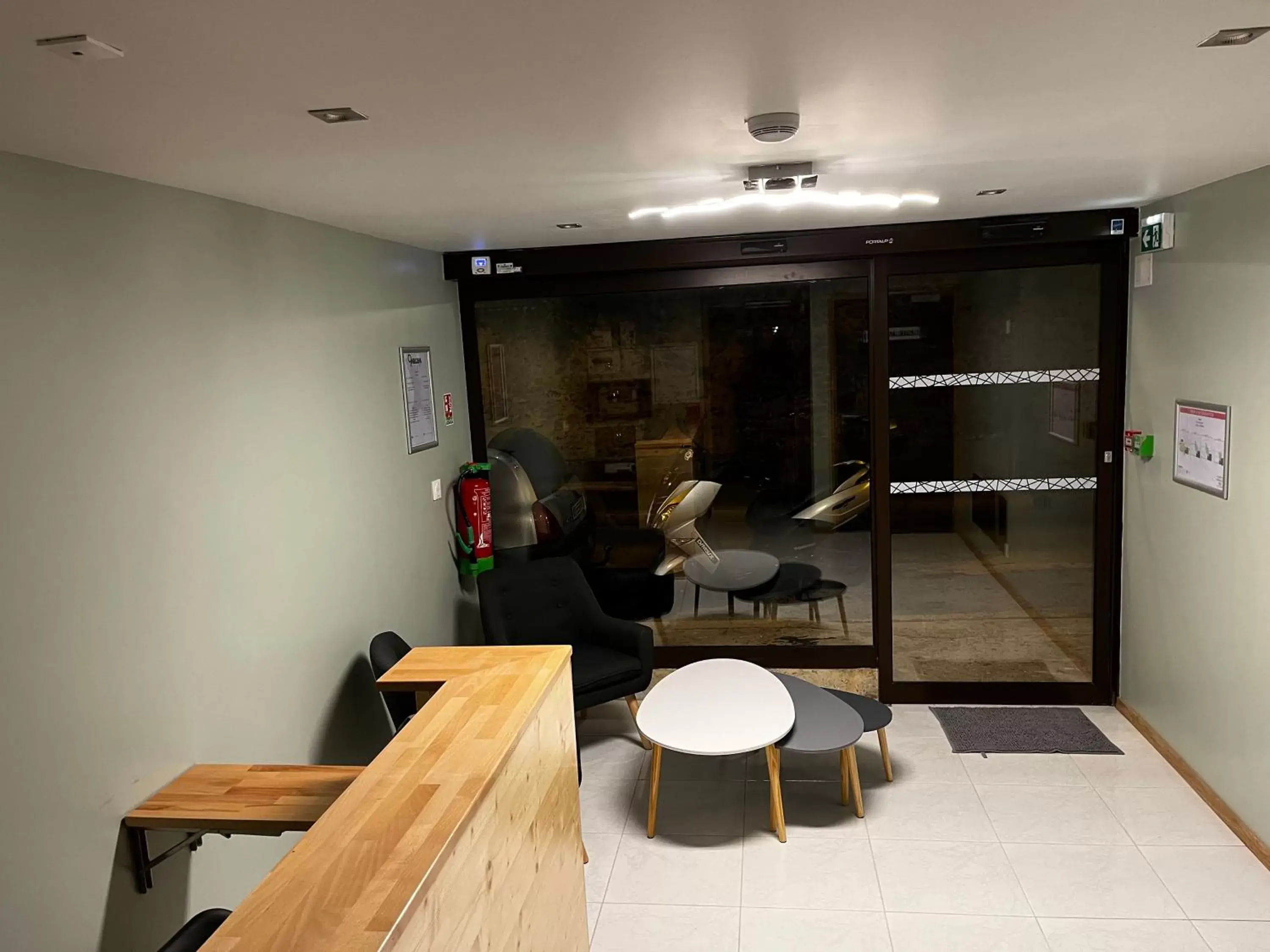 Lobby or reception, Dining Area in 9WAGRAM Hotel Boutique