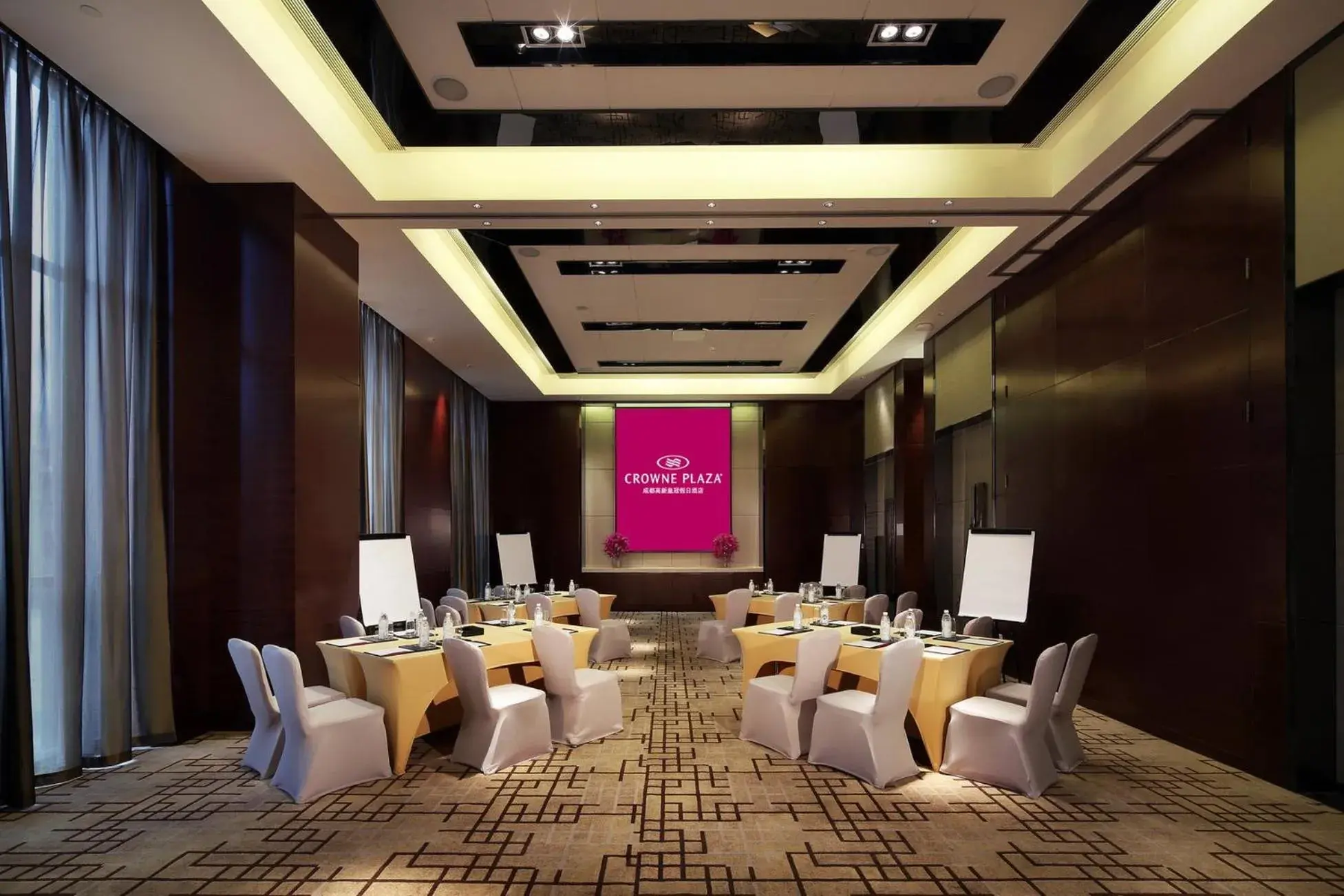 Meeting/conference room, Restaurant/Places to Eat in Crowne Plaza Chengdu West, an IHG Hotel