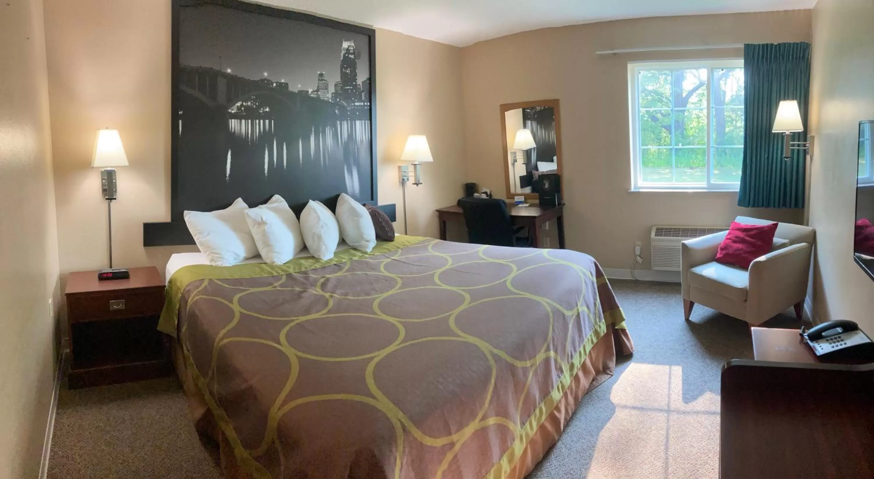 Bed in Super 8 by Wyndham Chisago City