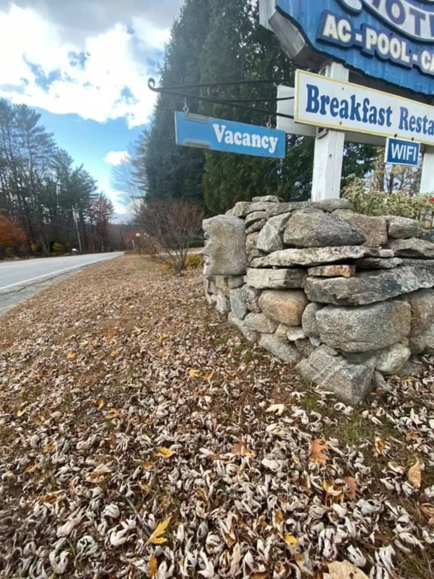 Property building in Yankee Trail Motel