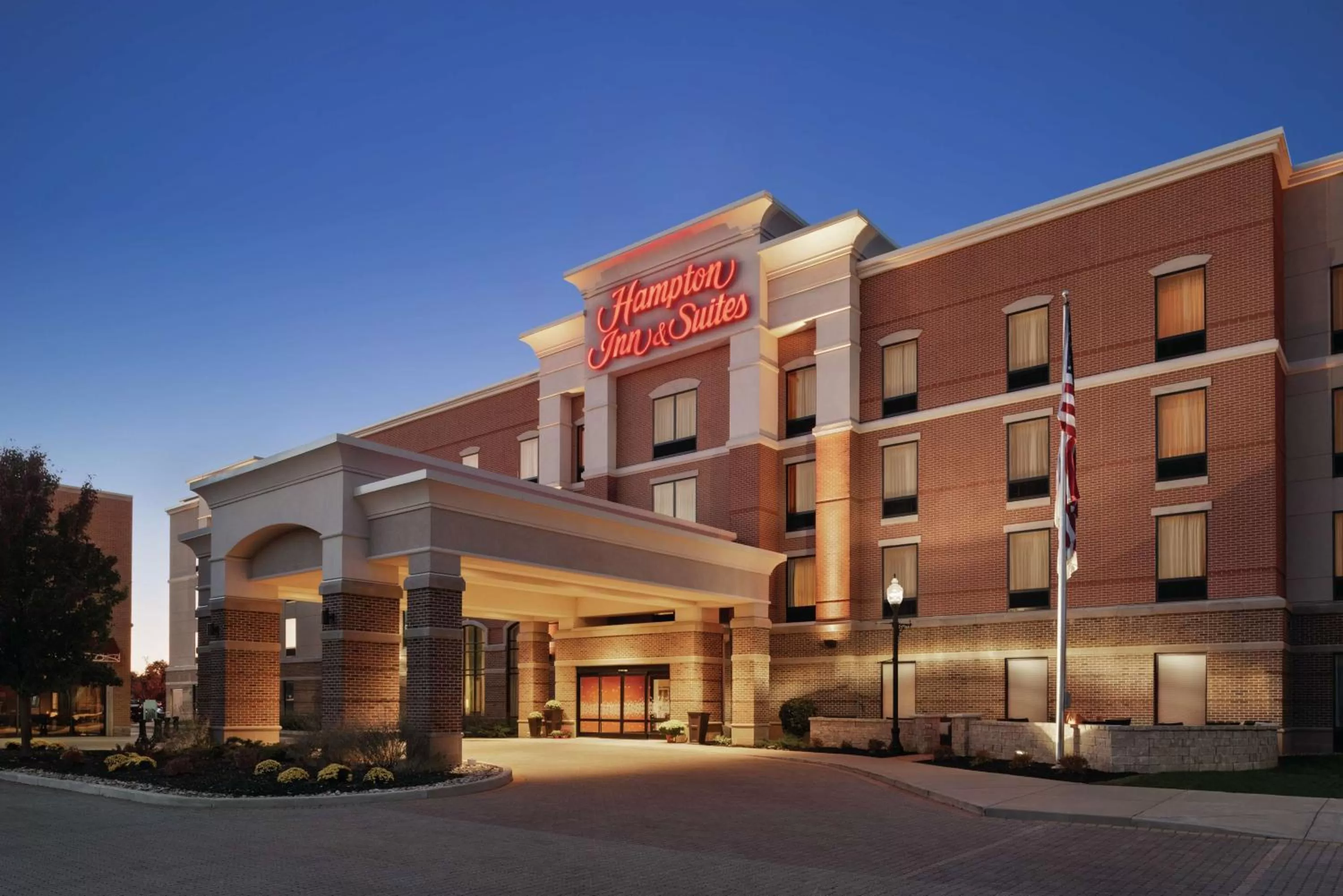 Property building in Hampton Inn & Suites Mishawaka/South Bend at Heritage Square