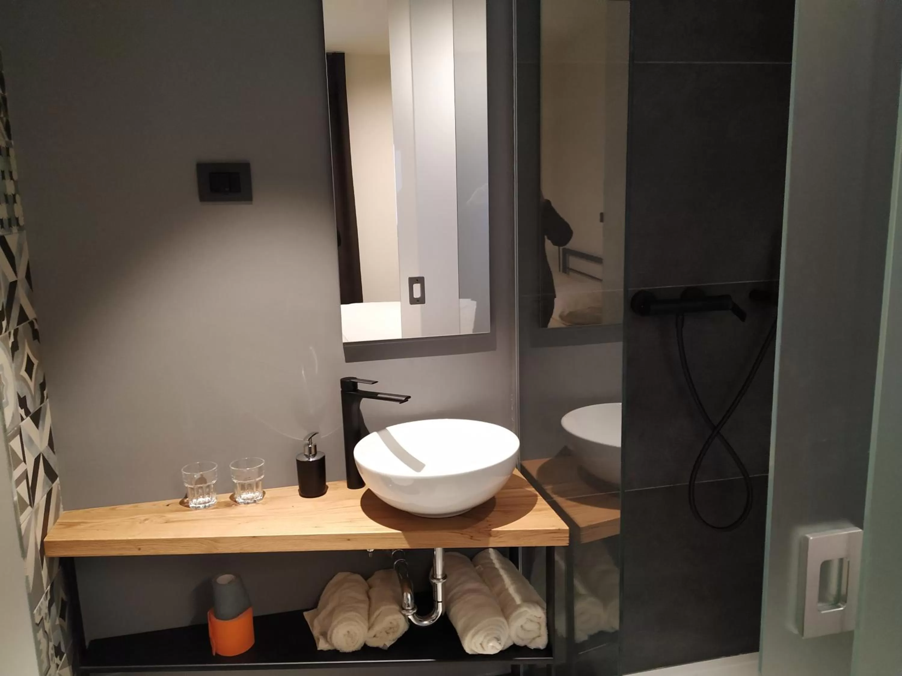 Bathroom in B & W KRIŽ