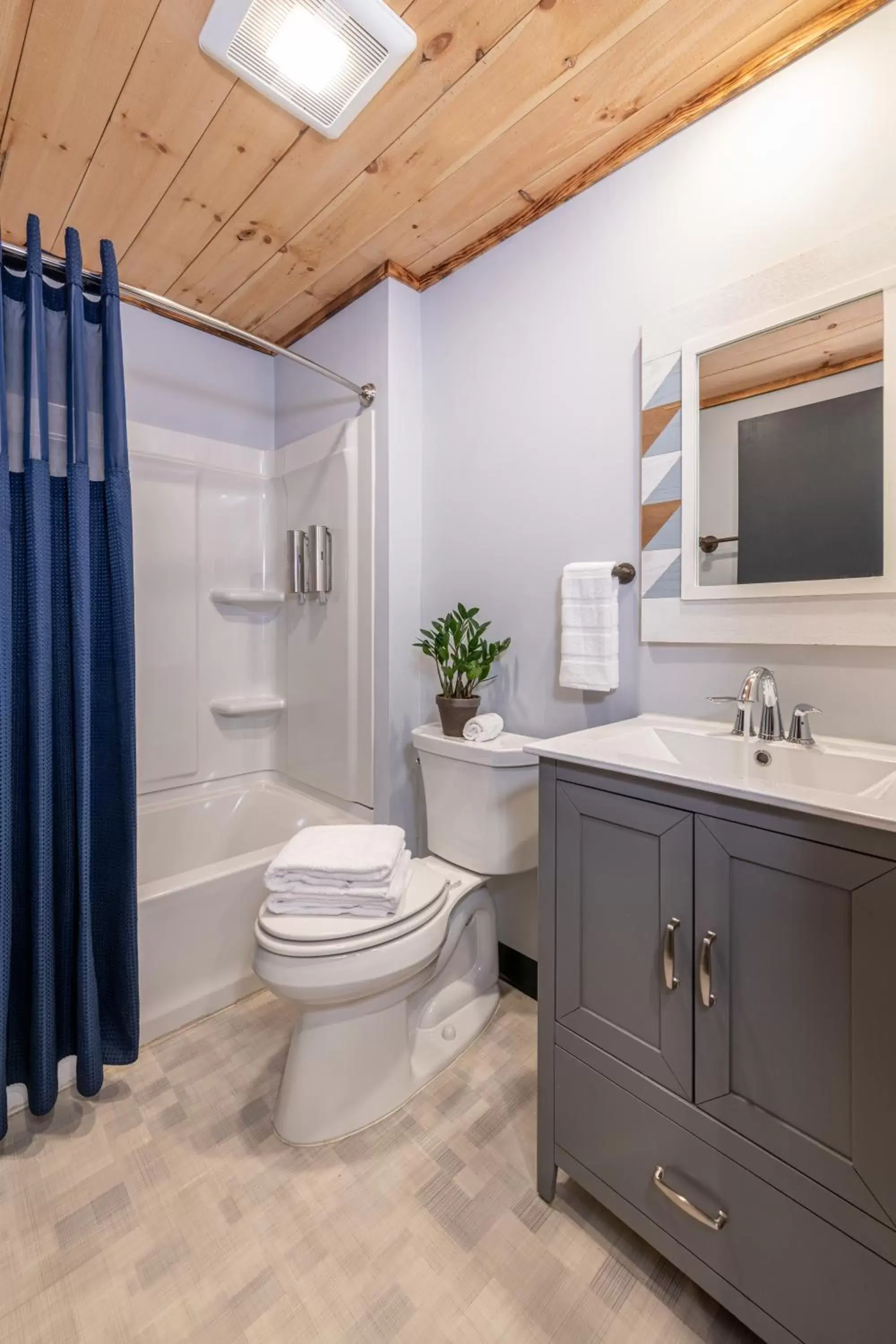 Bathroom in Mad River Lodge