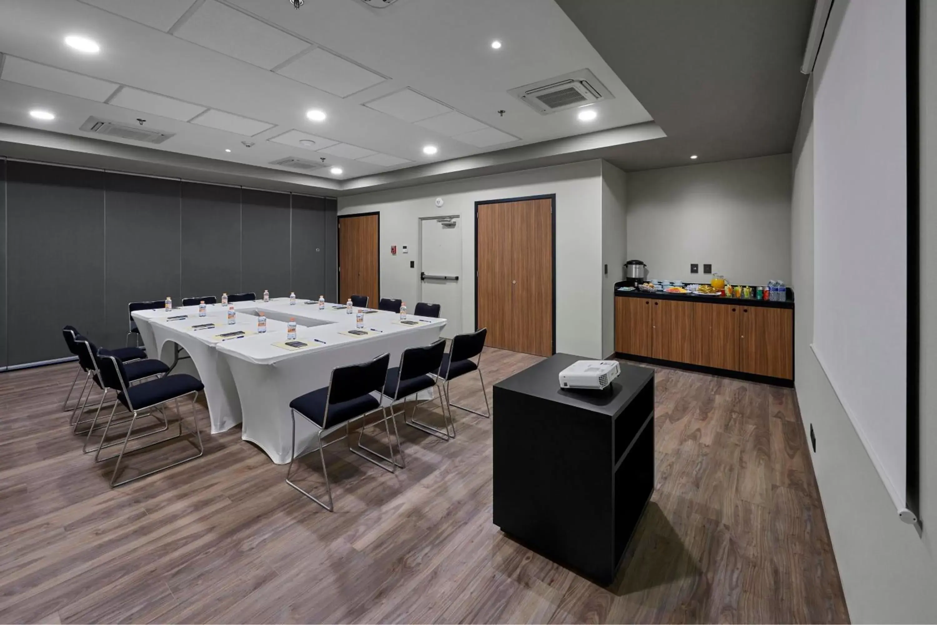 Meeting/conference room in City Express Plus by Marriott Ensenada