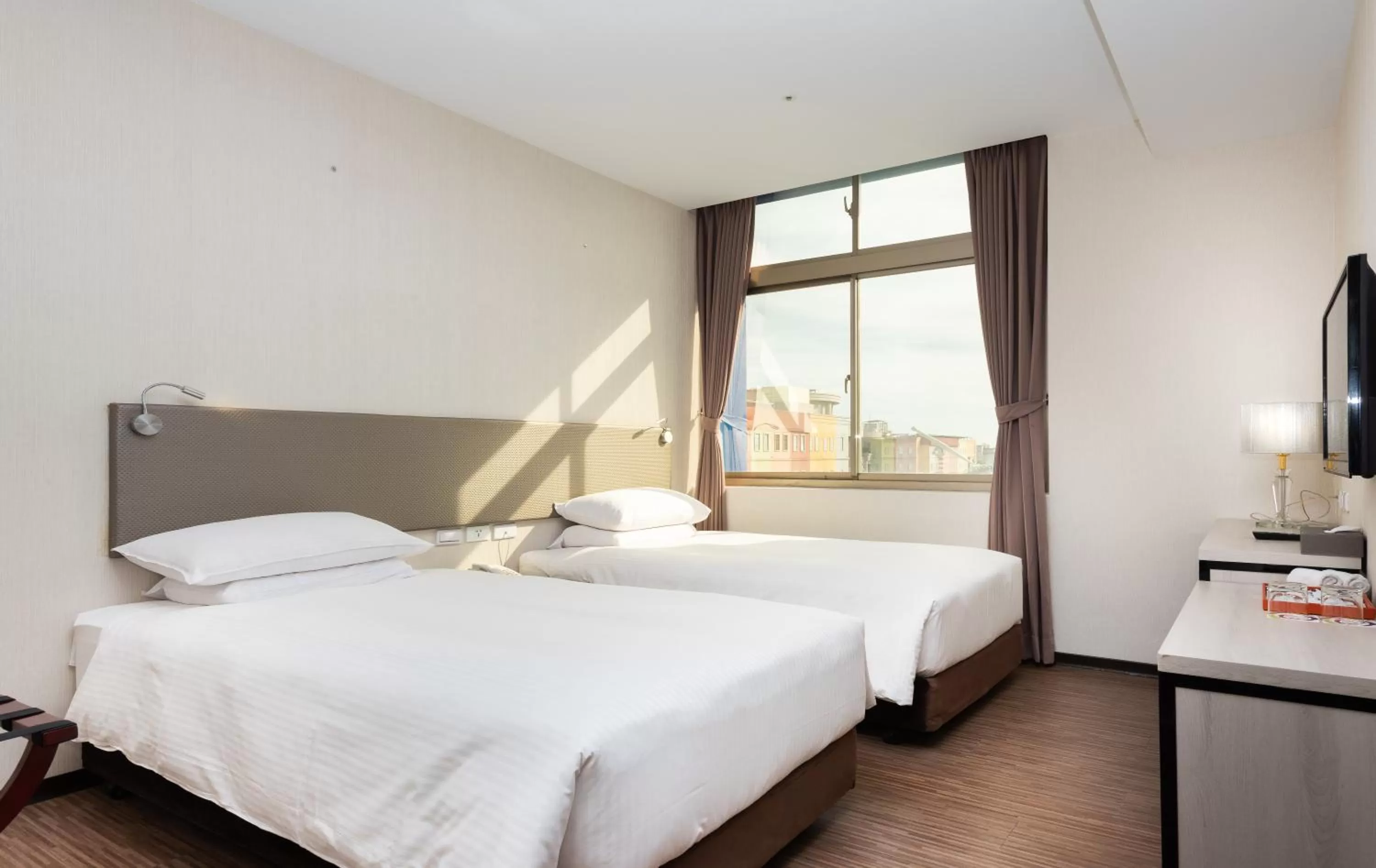 Standard Twin Room in Holiday Garden Hotel SKM Park