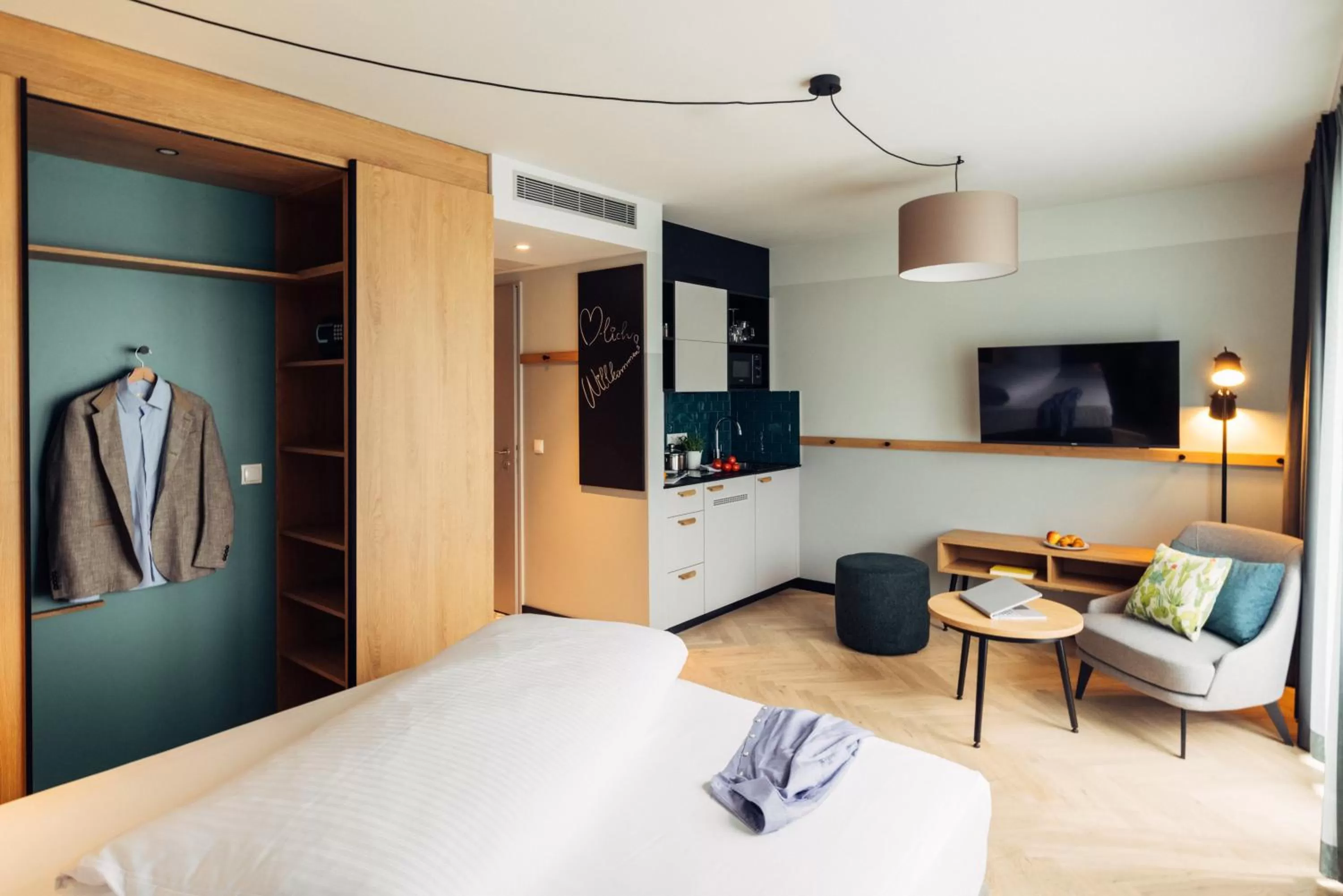 TV and multimedia, Bed in harry's home Berlin-Moabit hotel & apartments