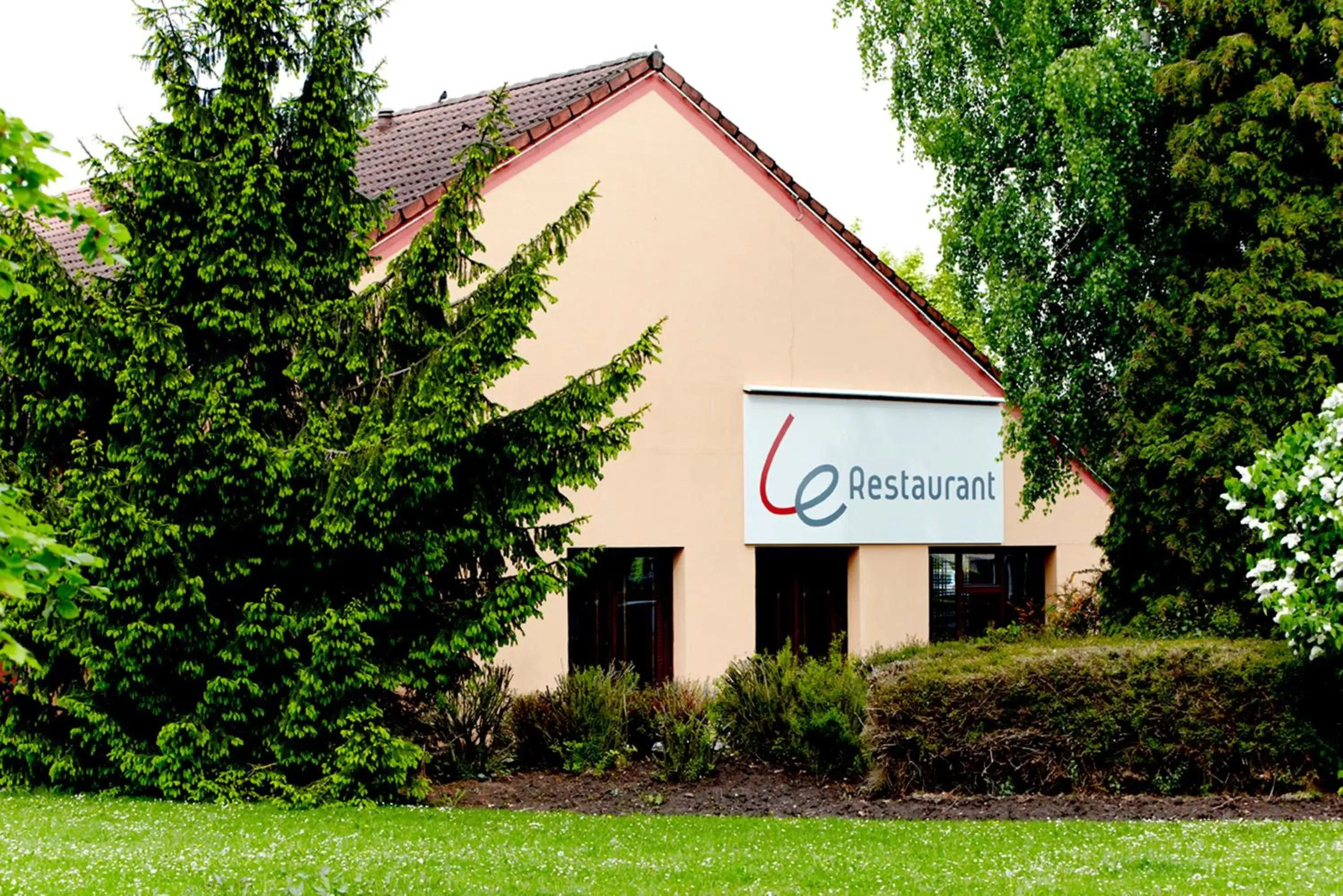 Facade/entrance, Property Building in Campanile Colmar - Parc des Expositions