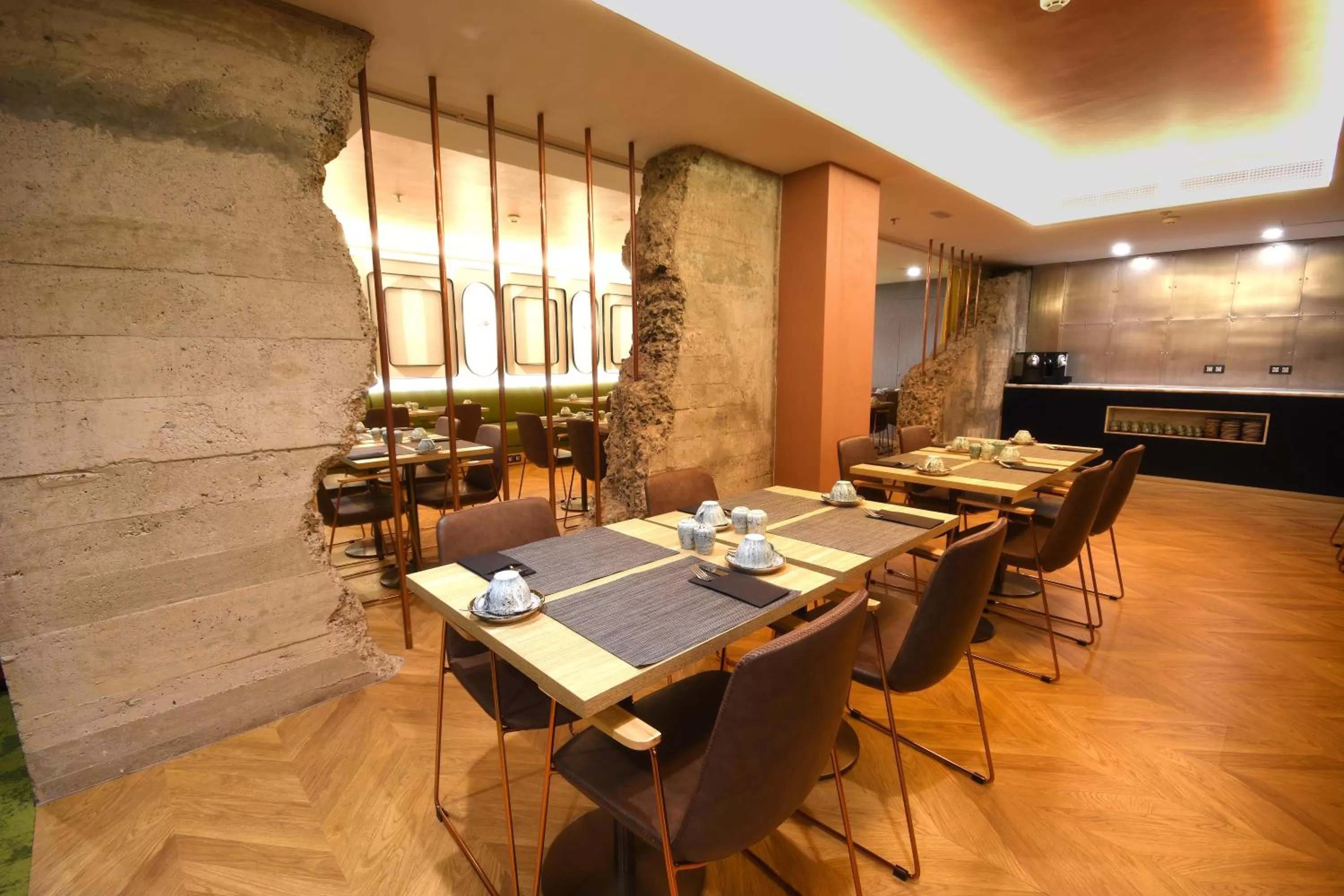 Restaurant/places to eat in Design Plus Bex Hotel