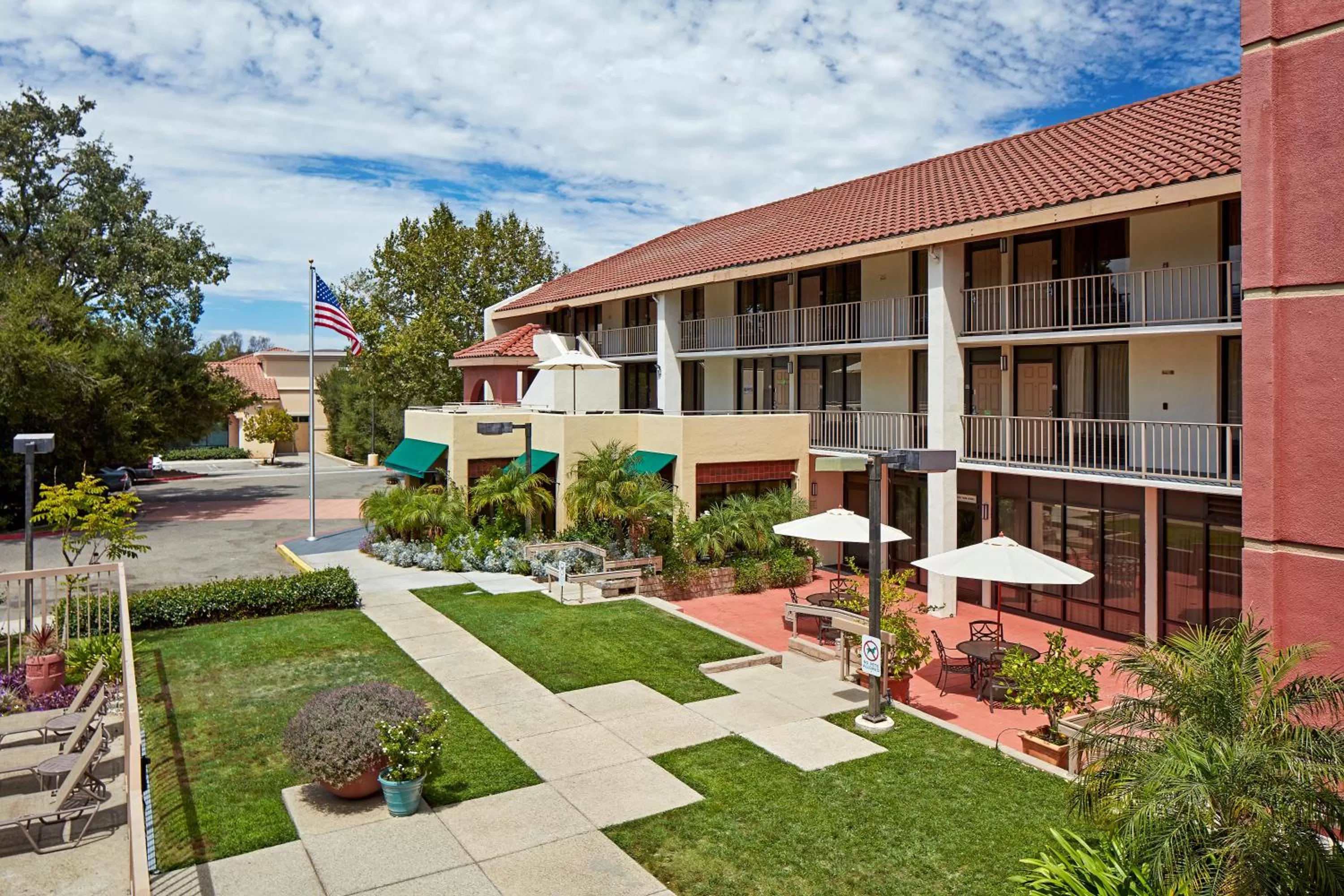 Property building in La Quinta by Wyndham Thousand Oaks-Newbury Park