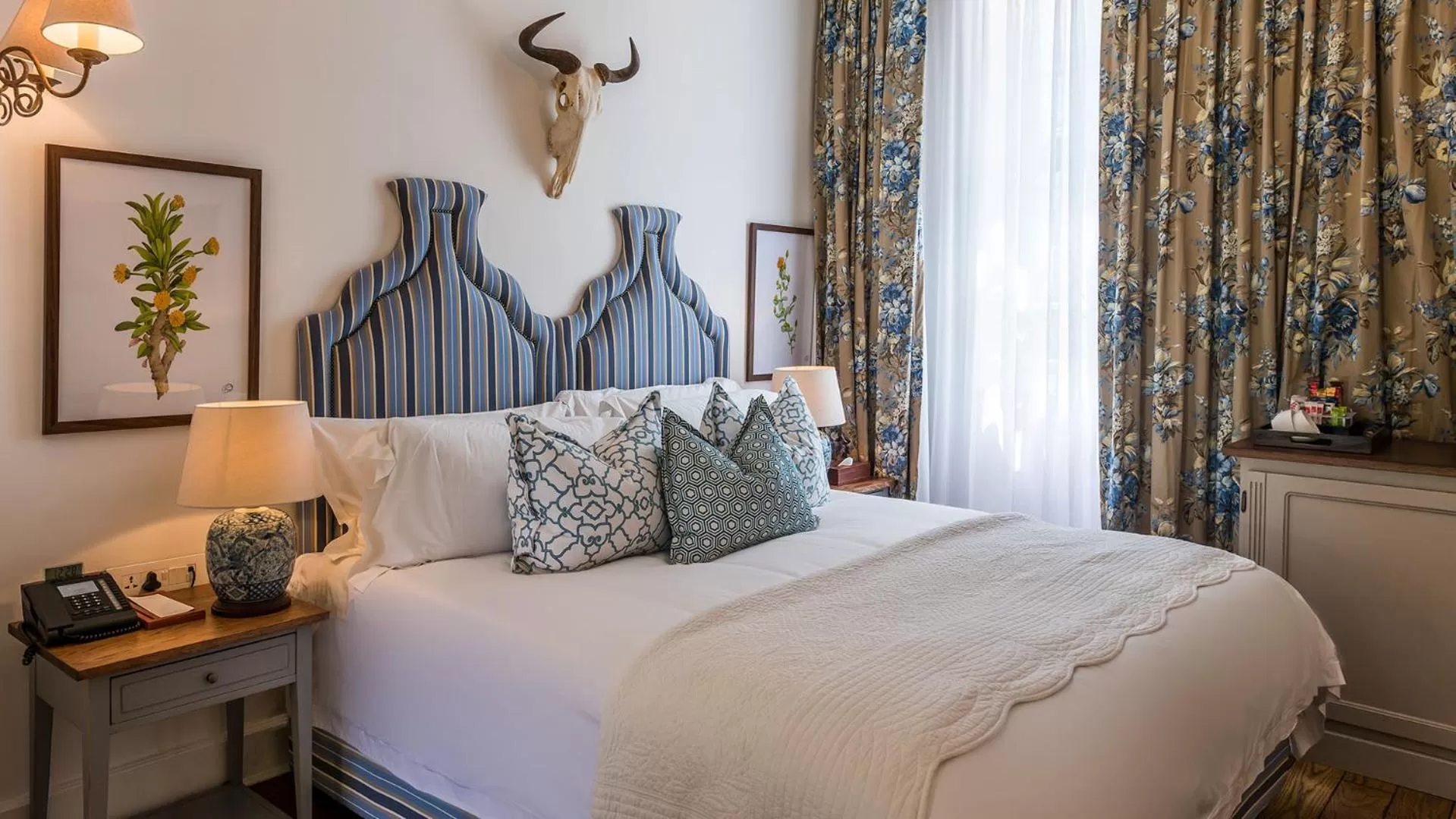 Bed in Drostdy Hotel