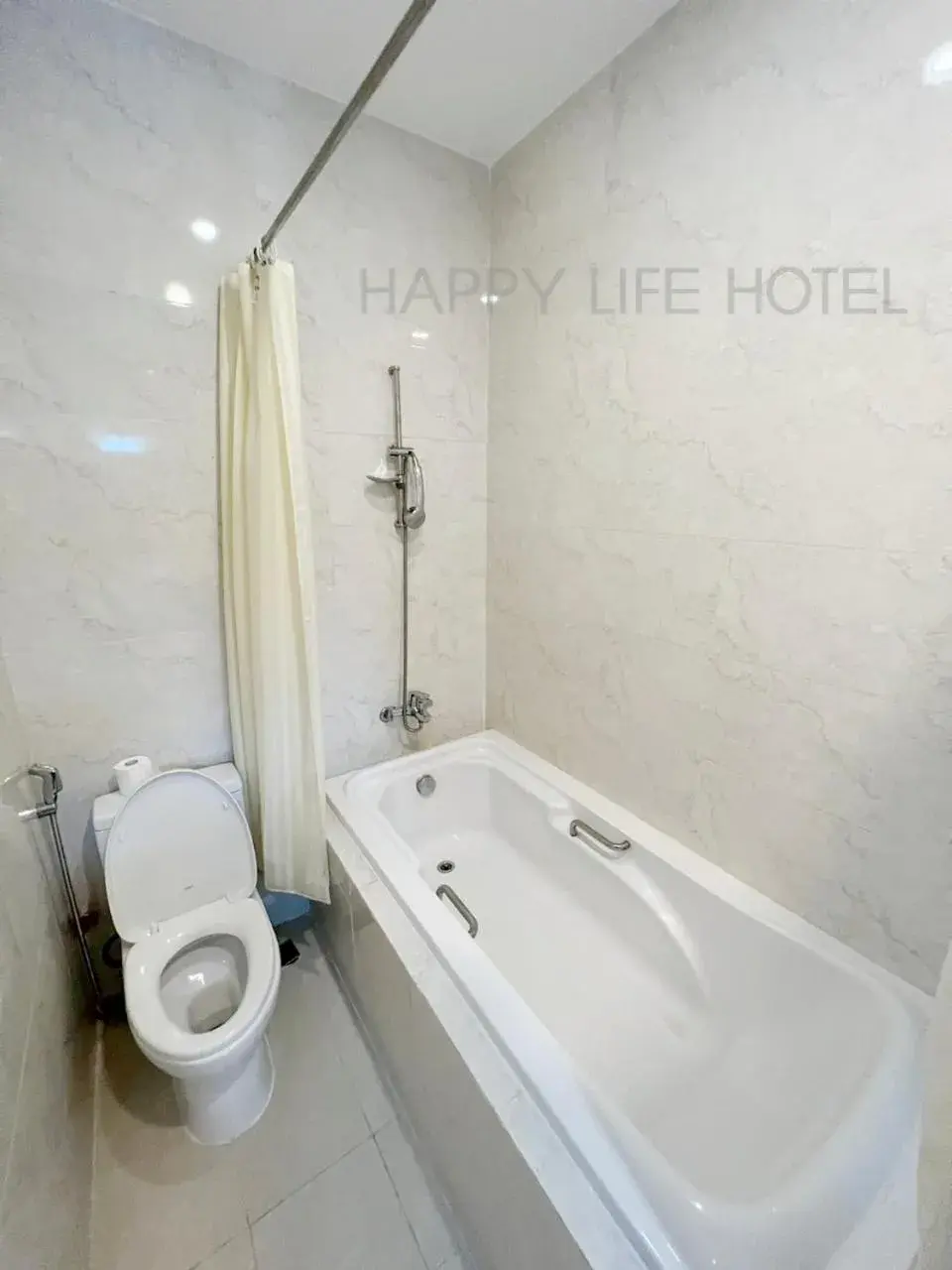 Bathroom in Happy Life Hotel