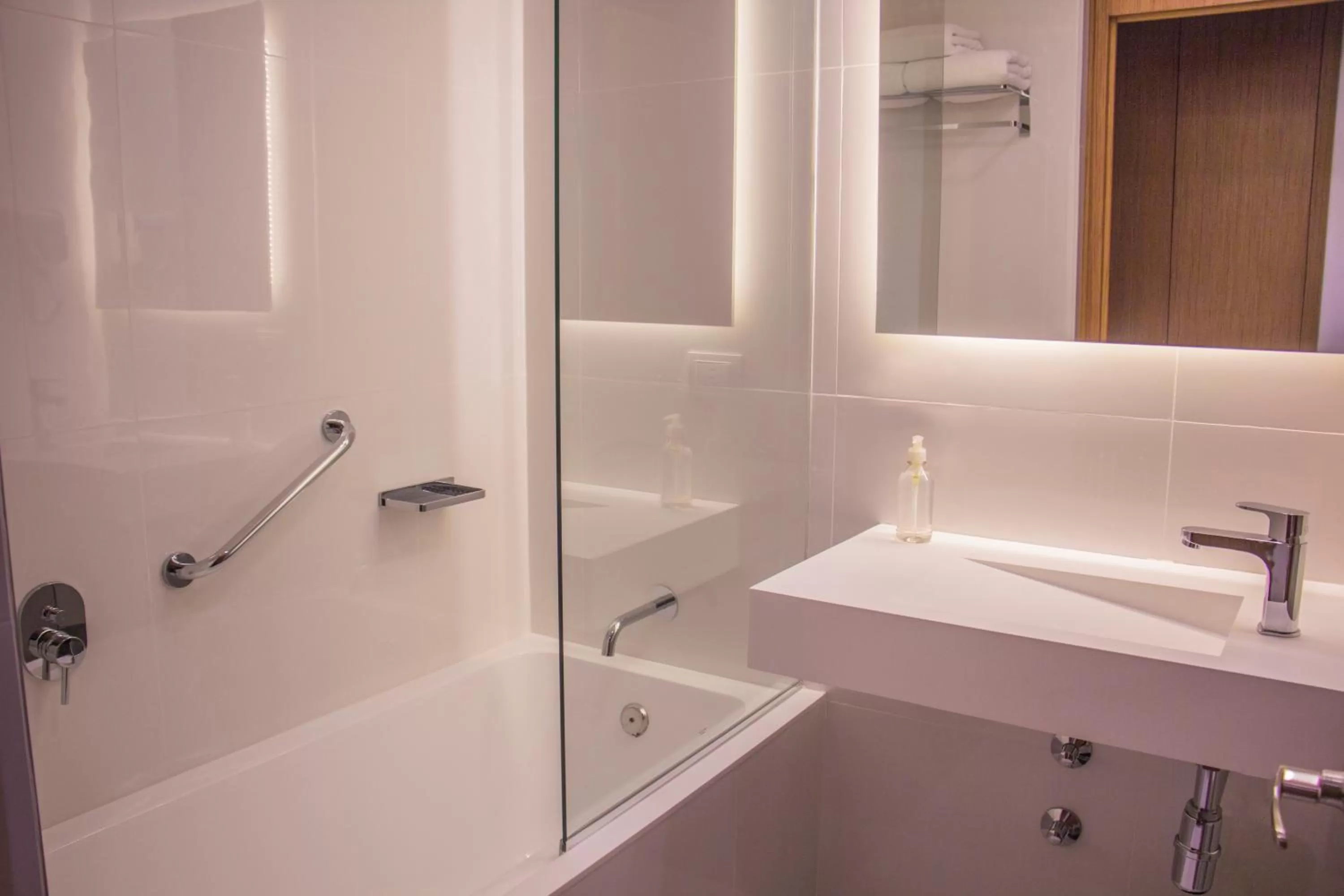 Shower in Esplendor by Wyndham Asuncion