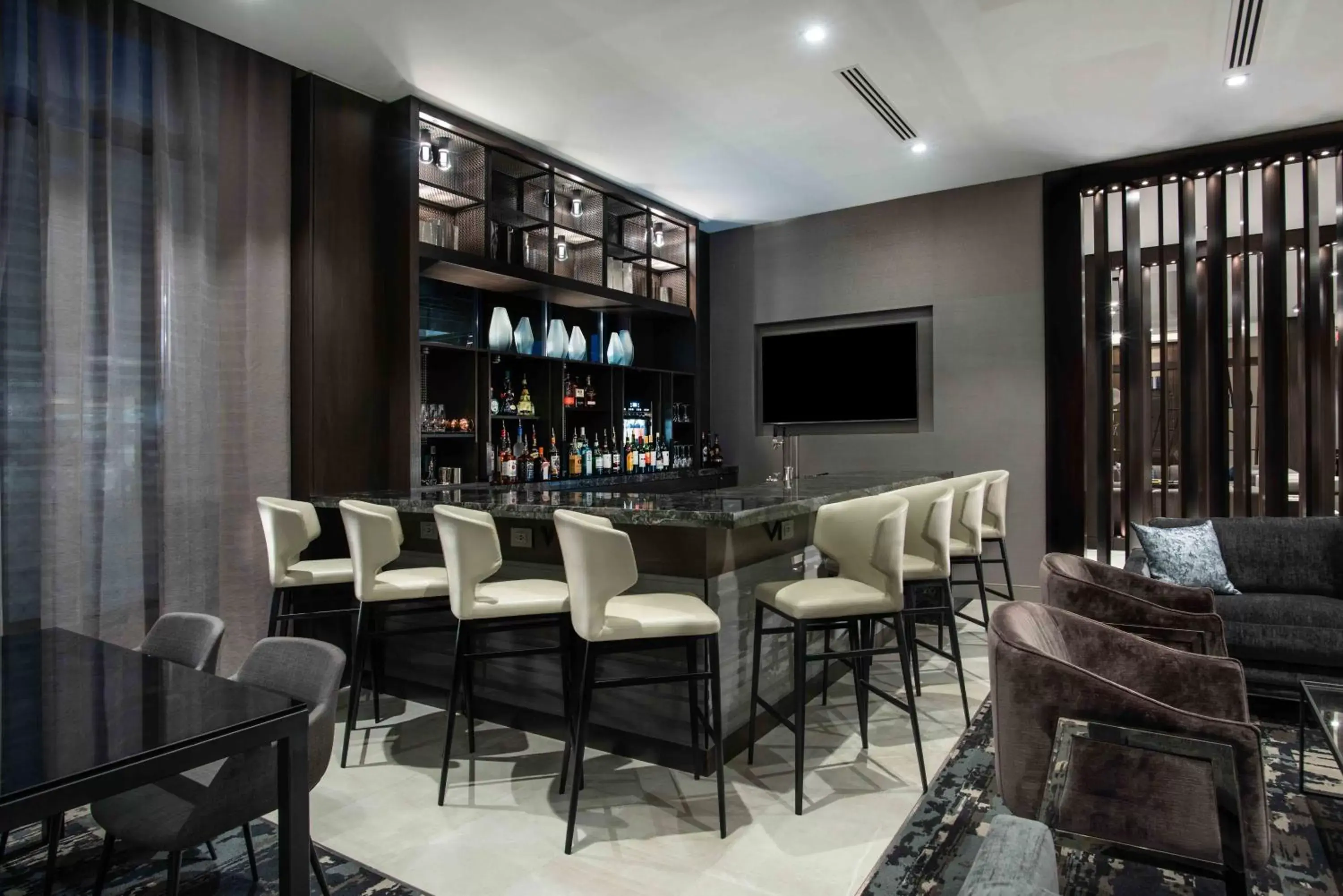 Lounge or bar, Lounge/Bar in Staybridge Suites - Quincy, an IHG Hotel