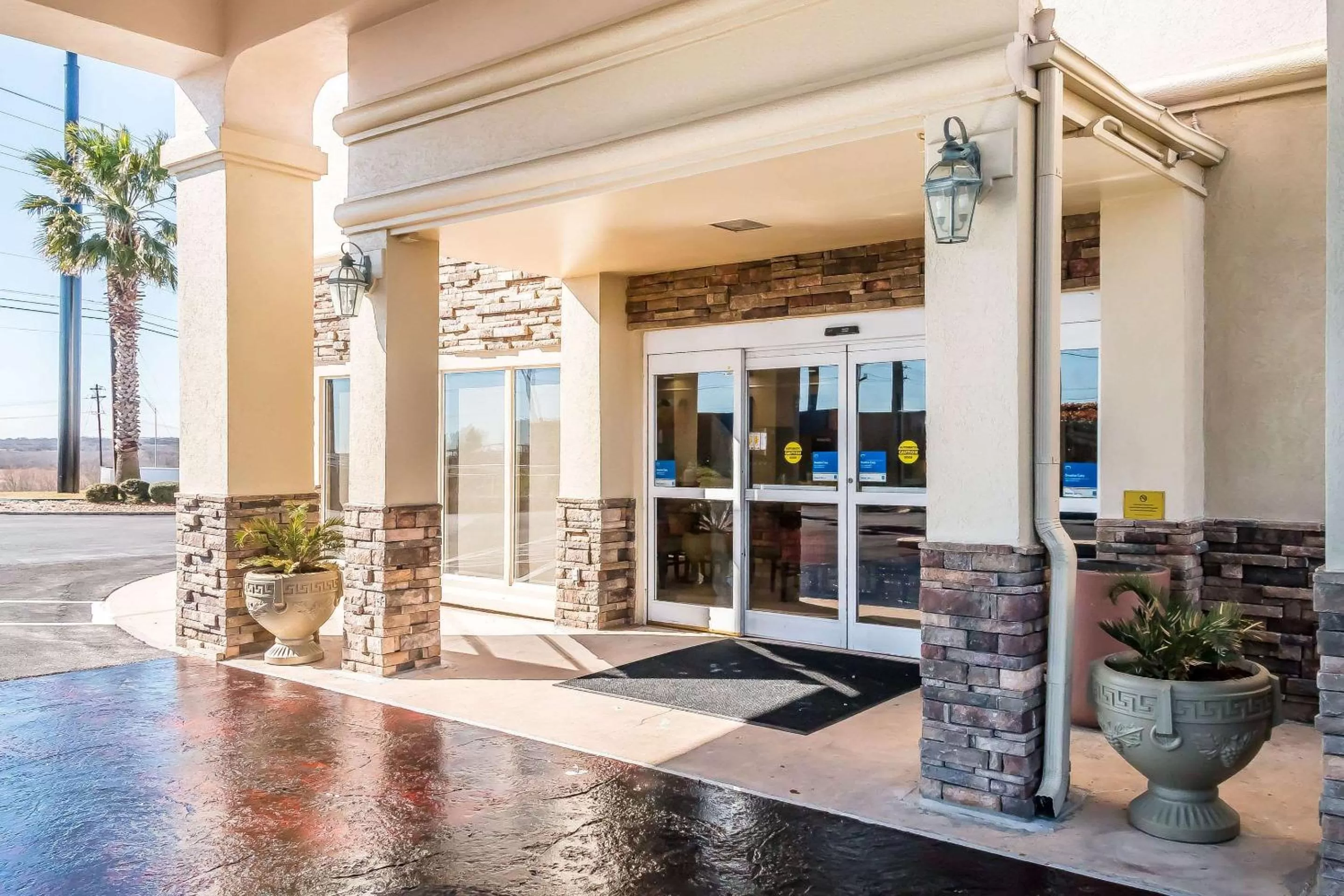 Property building in Comfort Inn near Frost Bank Center