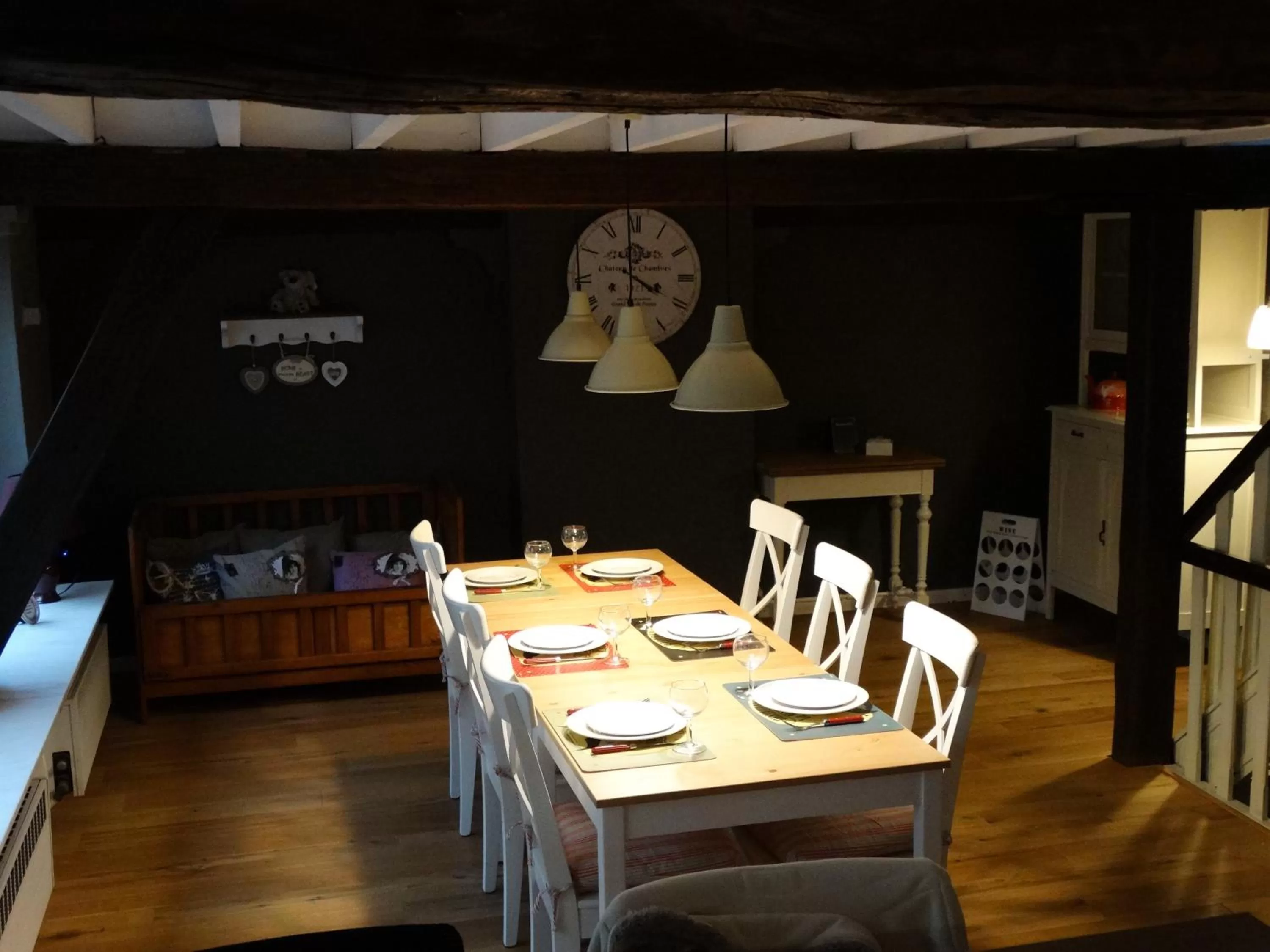 Dining area in Huyze Peerdenbrugghe