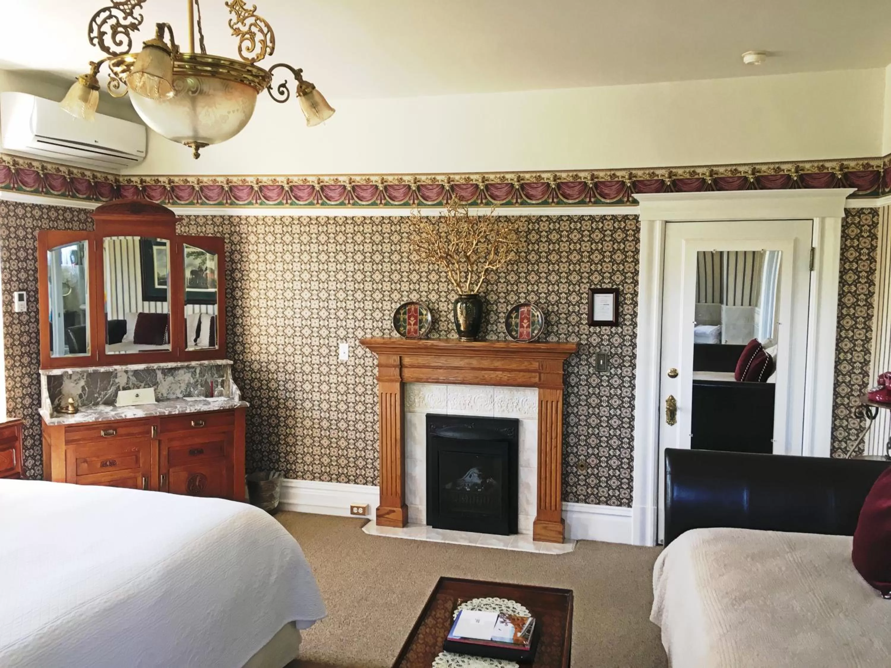 Bed in Churchill Manor