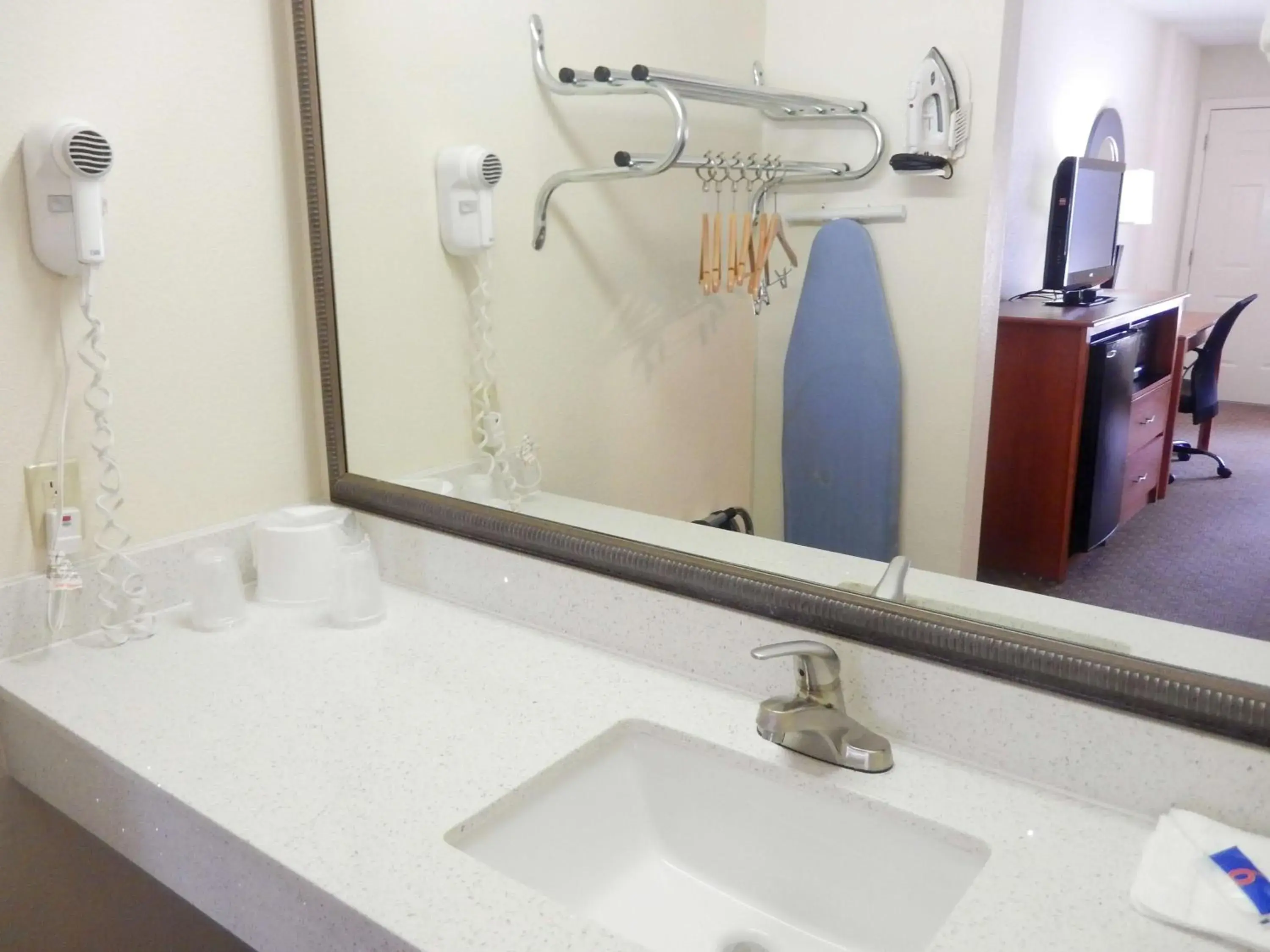 Bathroom, Coffee/Tea Facilities in Motel 6-Luling, LA