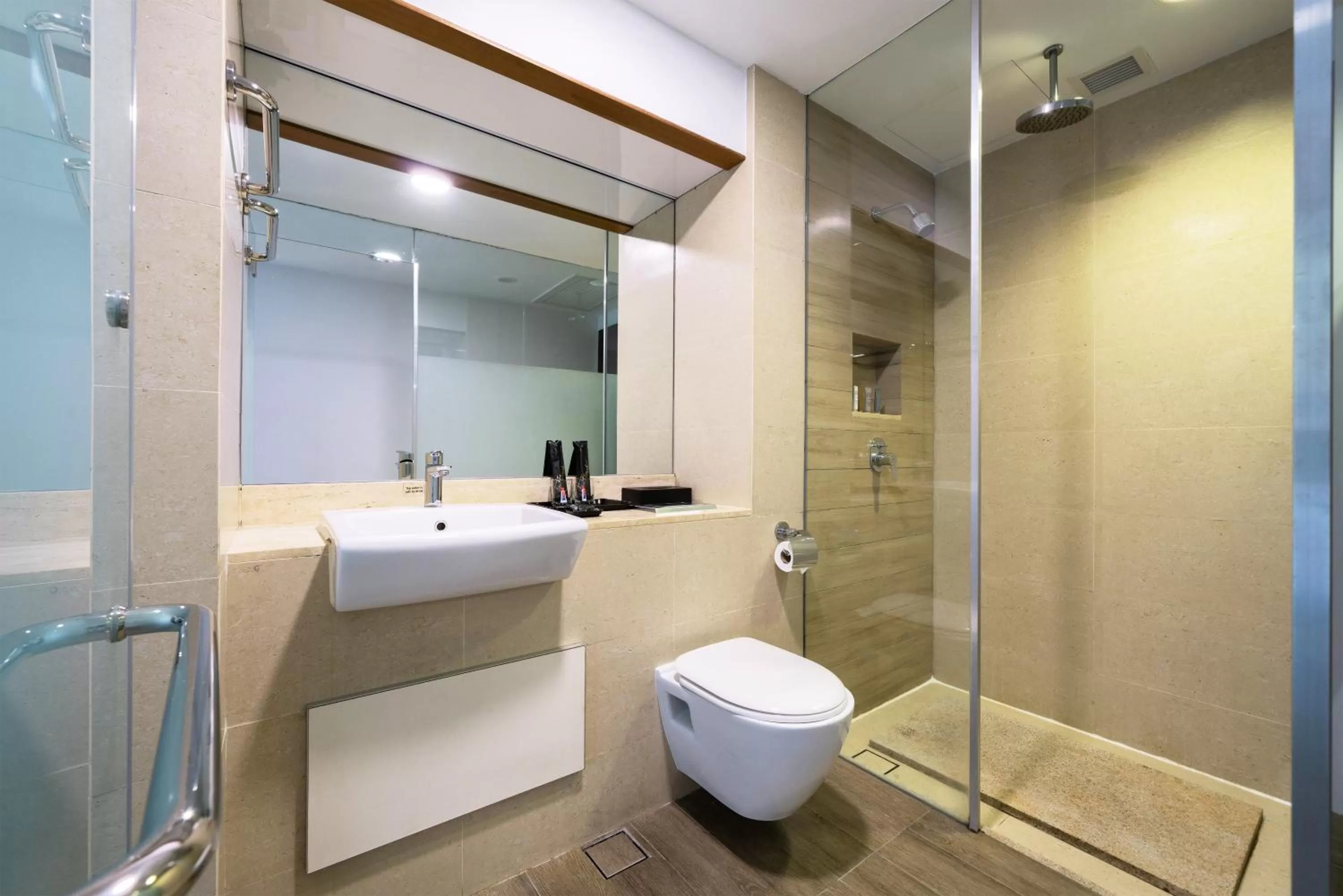 Toilet in Furama RiverFront