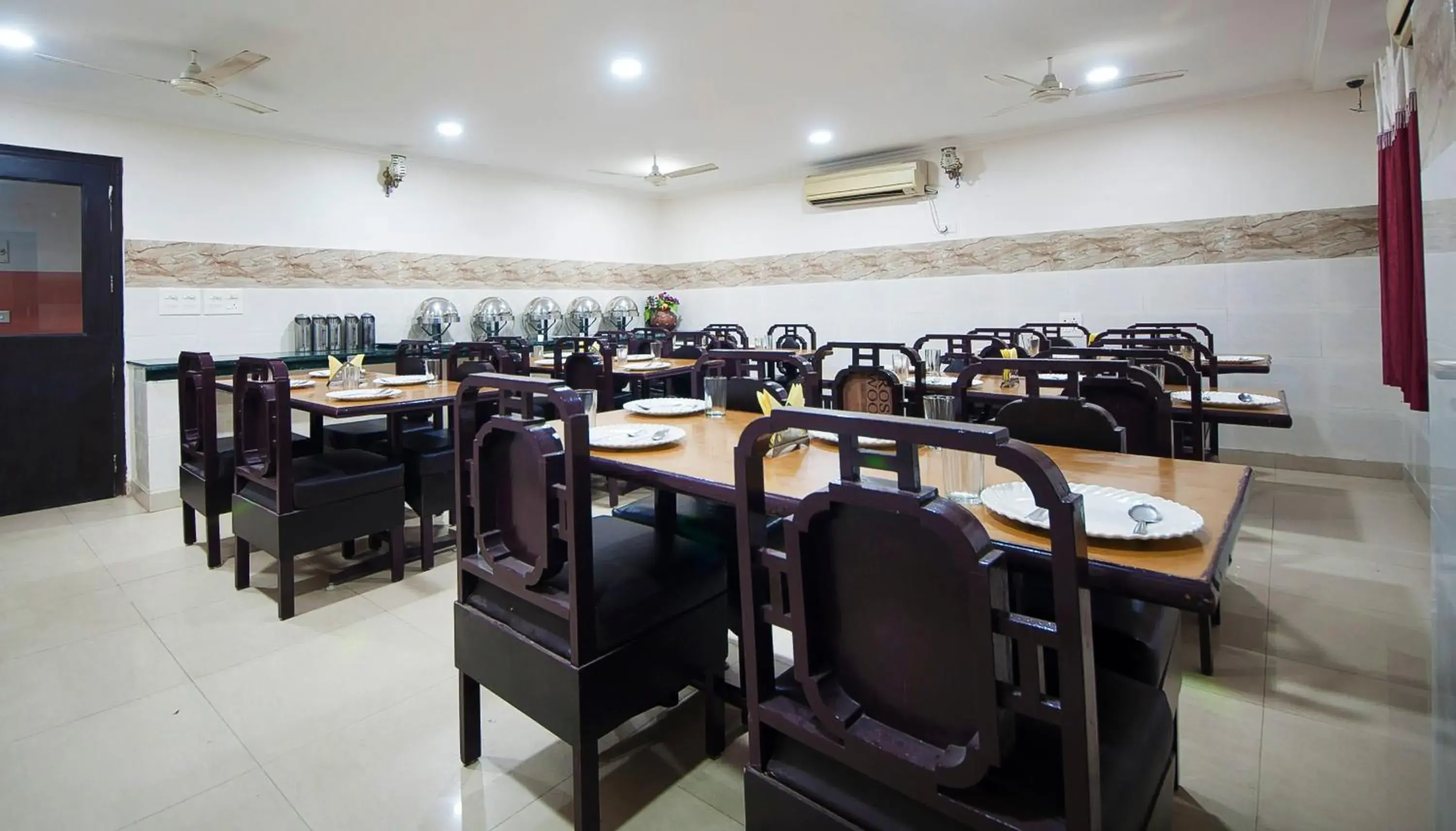Meals, Restaurant/Places to Eat in Hotel Dakha International