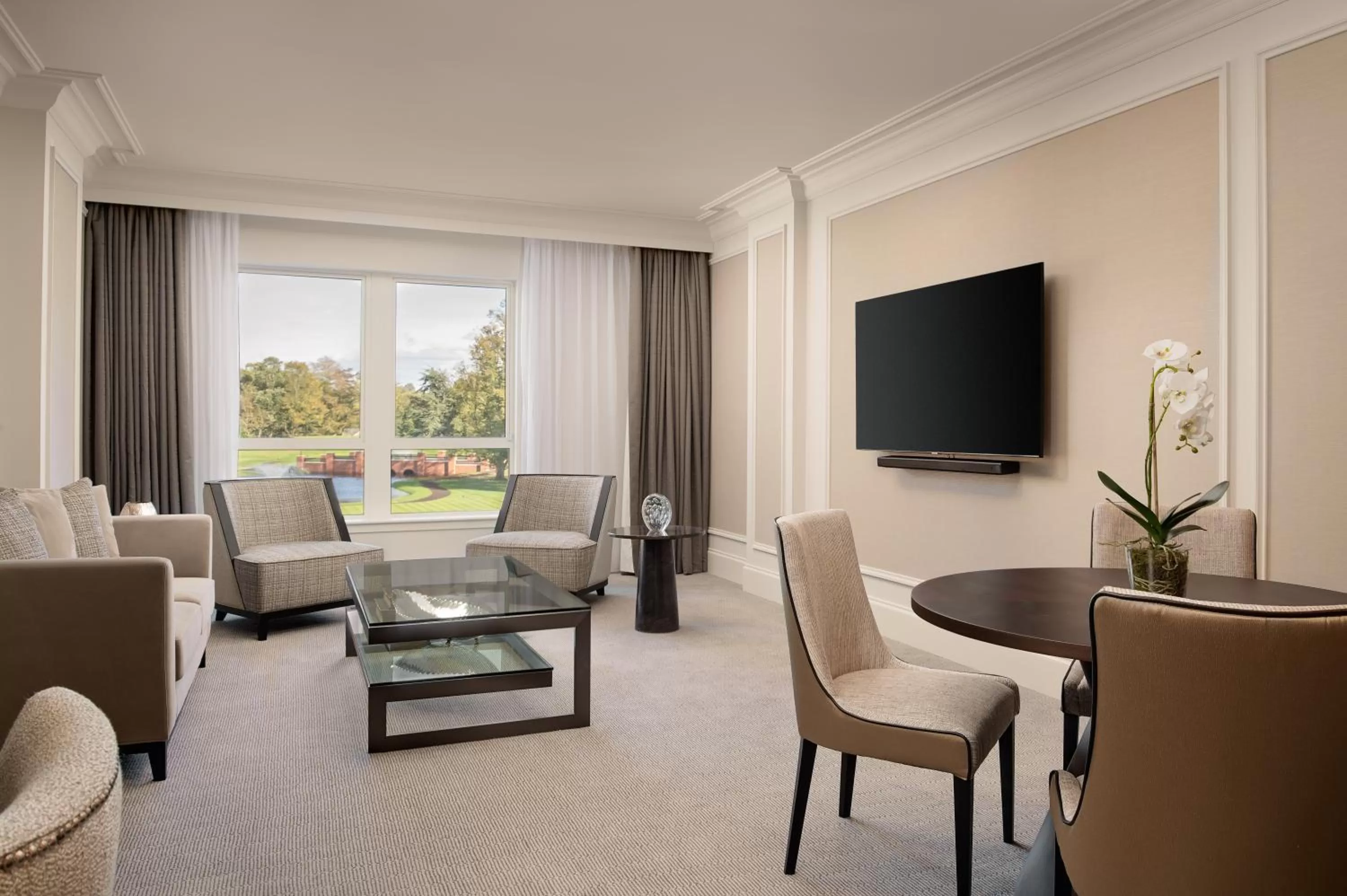Living room in Fairmont Windsor Park